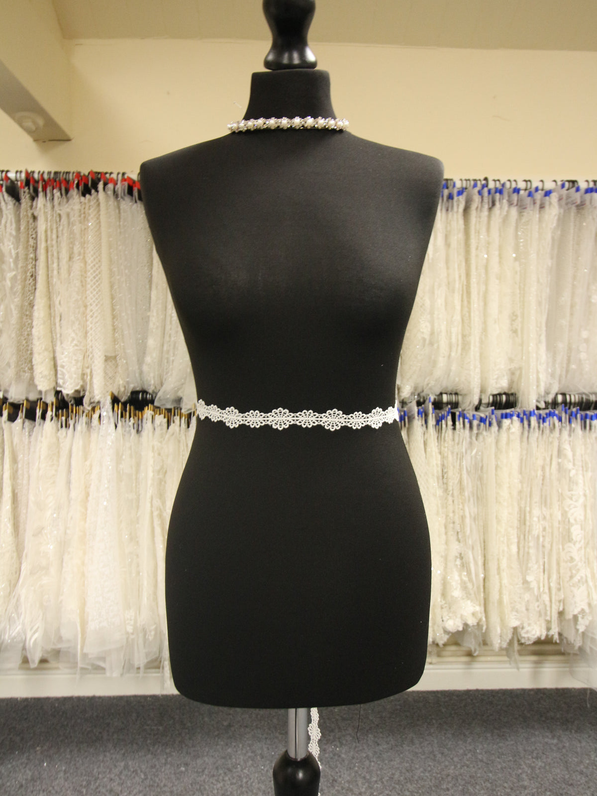 Bordure en dentelle ivoire - Butternut