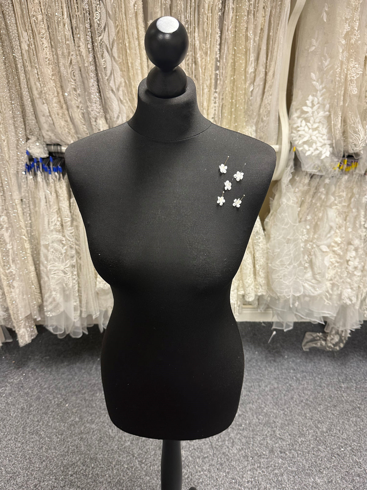 Fleurs en satin ivoire pâle - M14 (Sachet de 144)