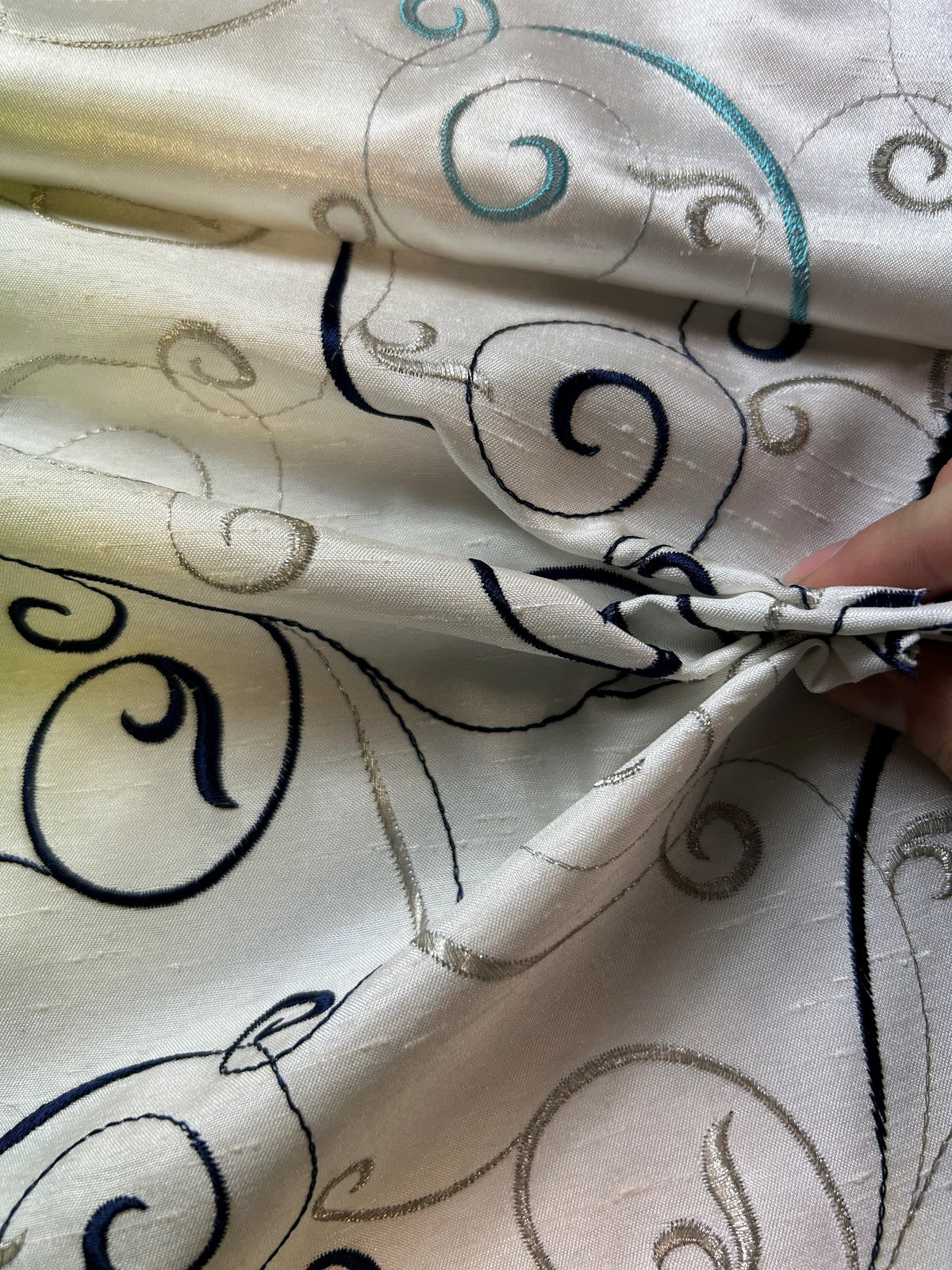 Tissu pour gilet bleu marine sur ivoire - Chicago