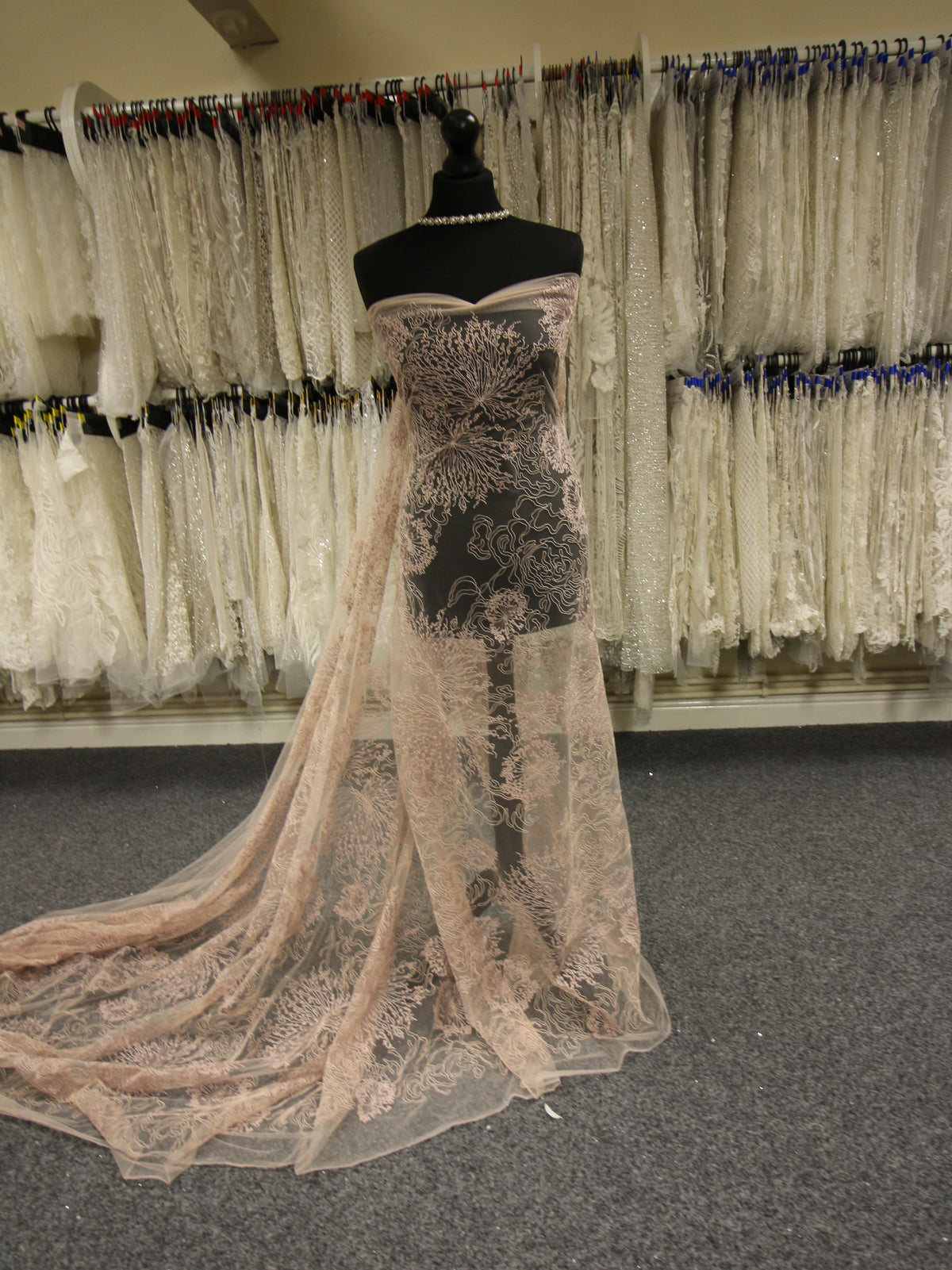 Dentelle brodée rose - Ulla