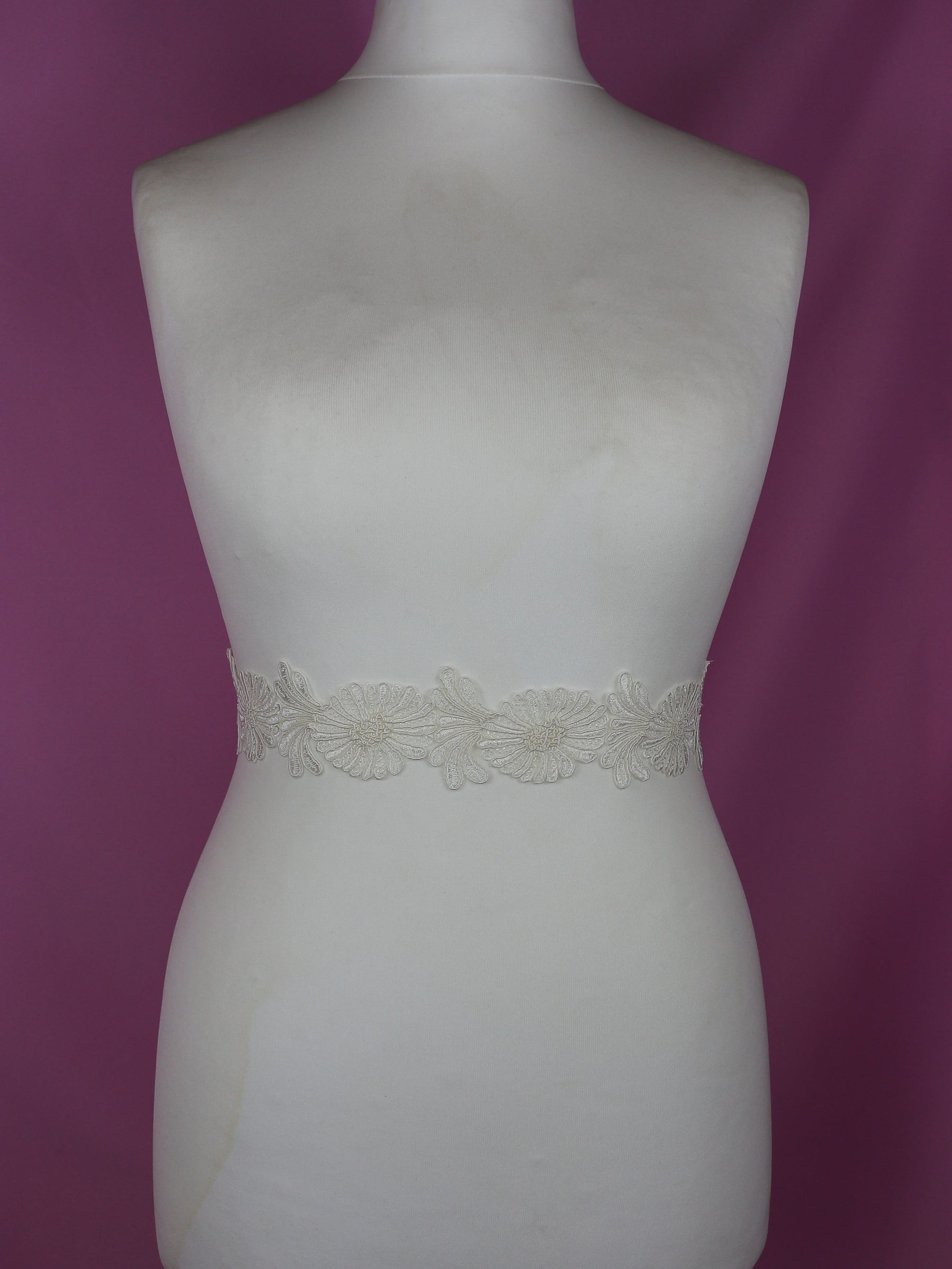 Bordure en dentelle ivoire cordée - Azalea