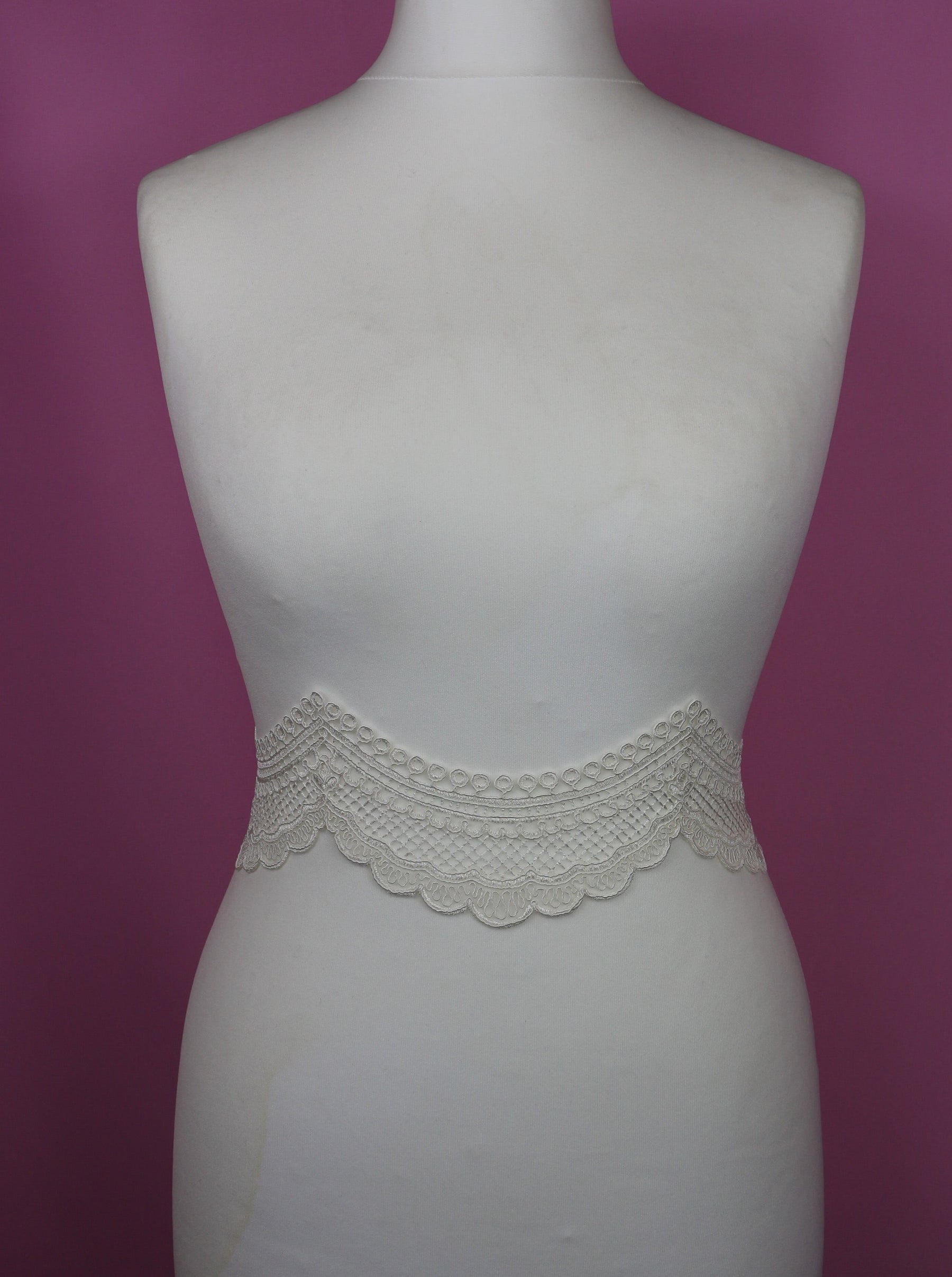 Bordure en dentelle ivoire cordée – Elodea