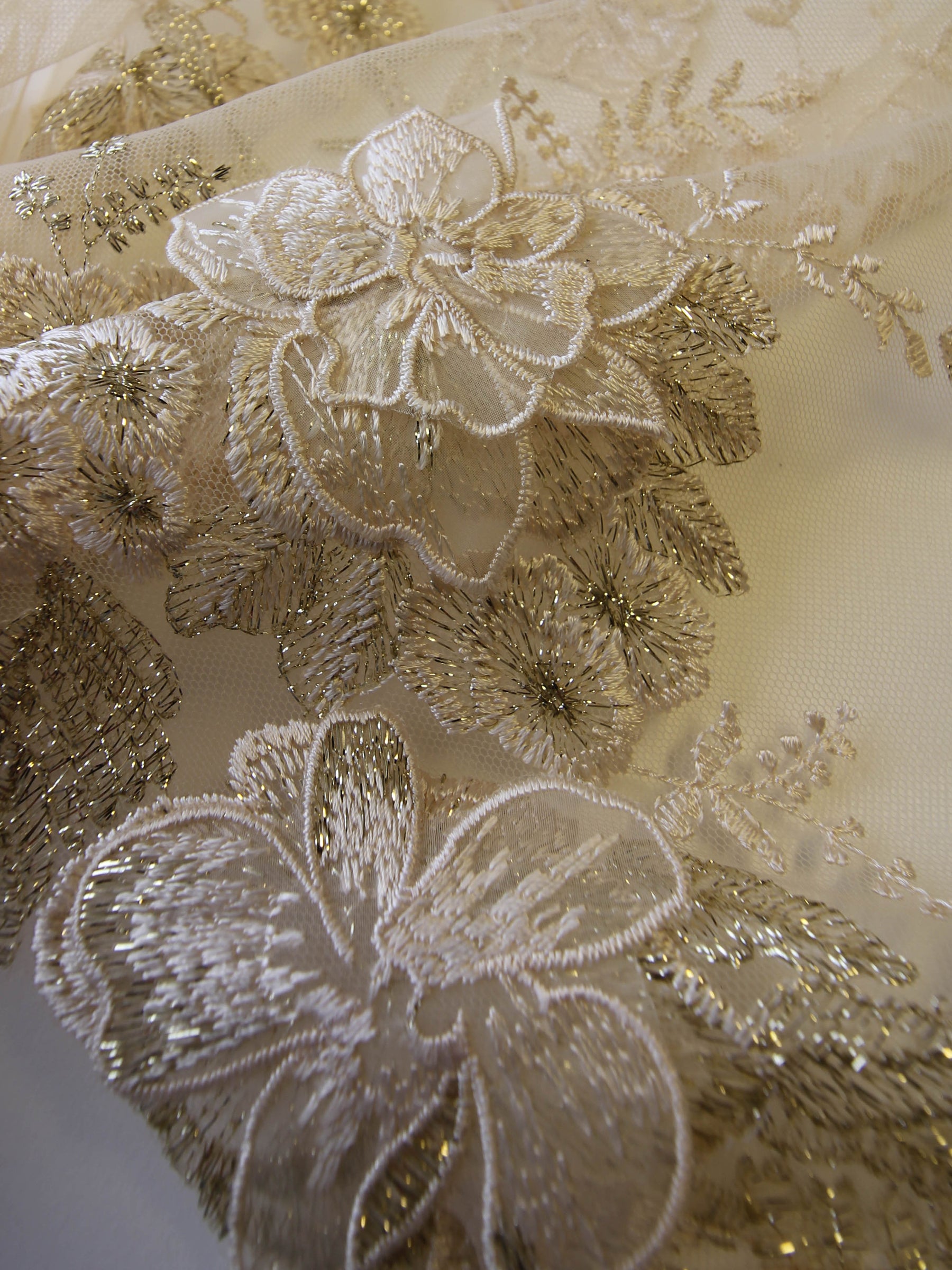 Dentelle Brodée Or - Aubrelia