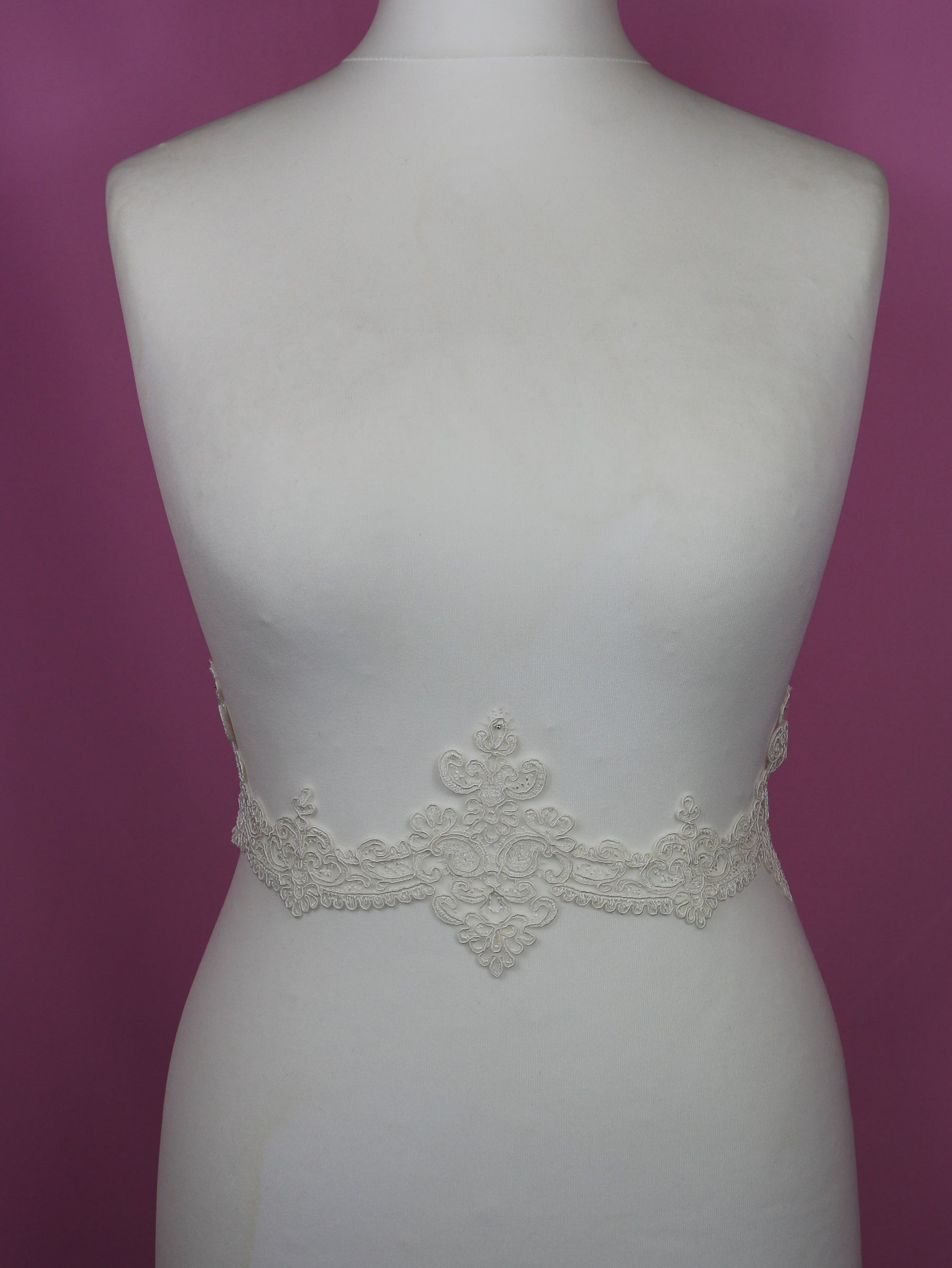 Bordure en dentelle ivoire cordée – Hydrangea