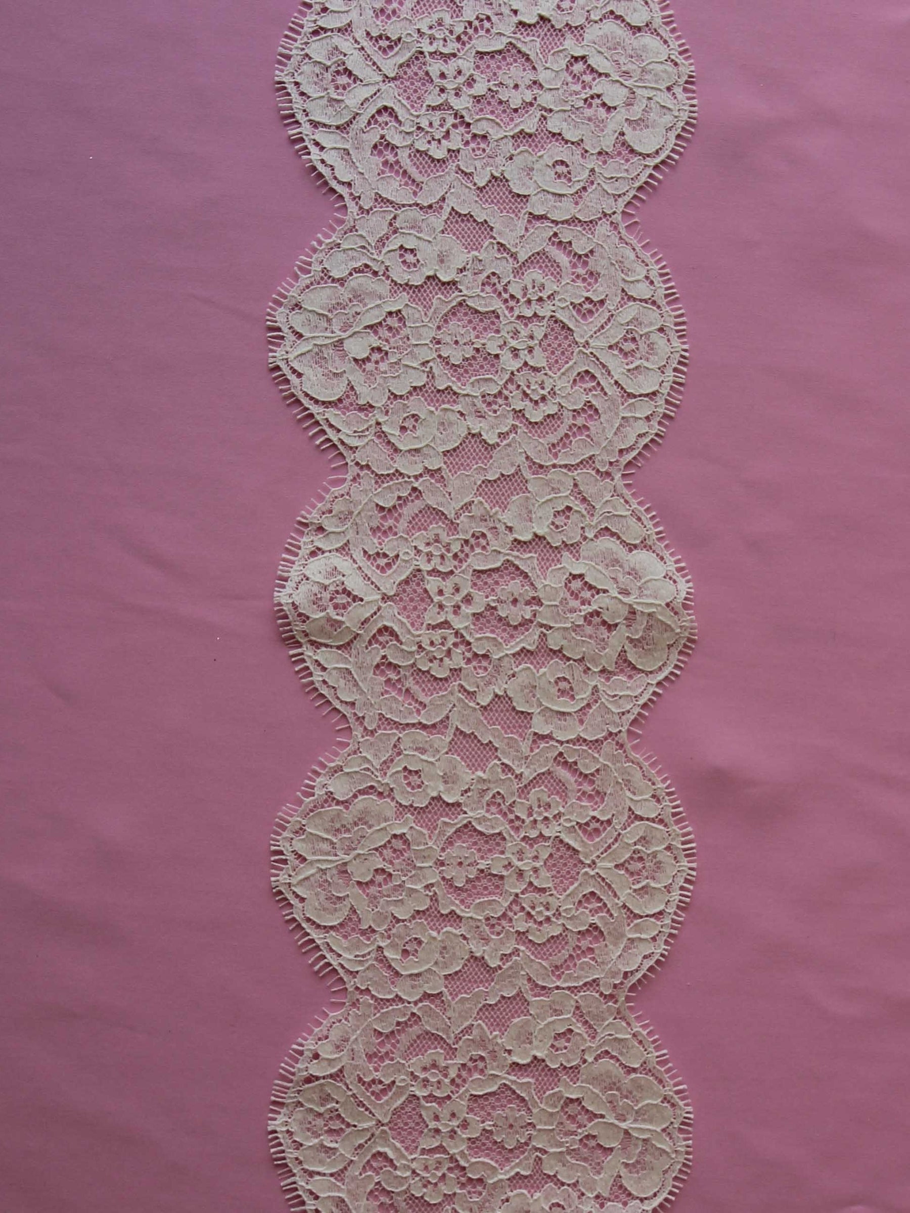 Bordure en Ivoire Chantilly- Ivanna