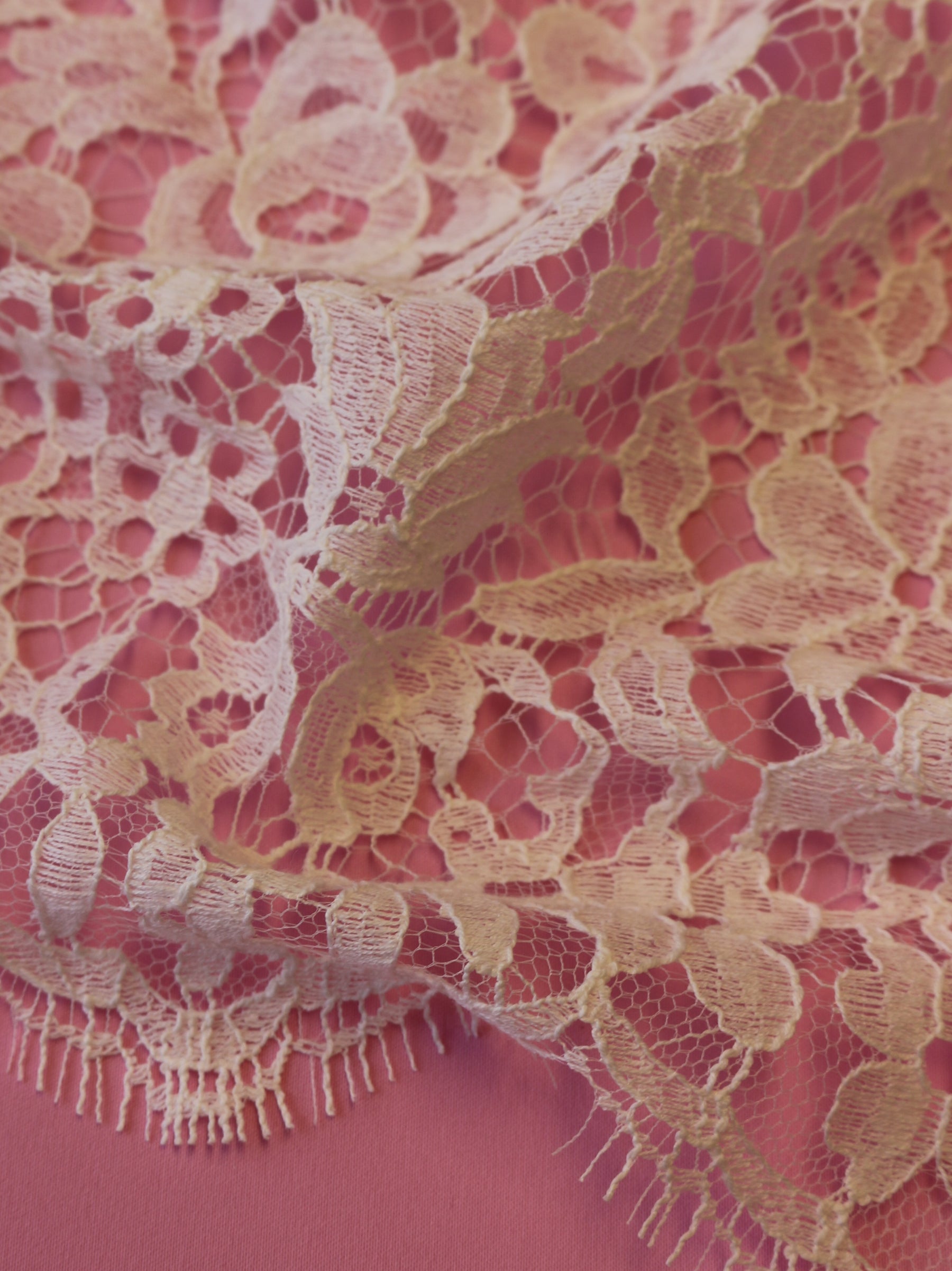 Dentelle Chantilly Eco ivoire - Berenice