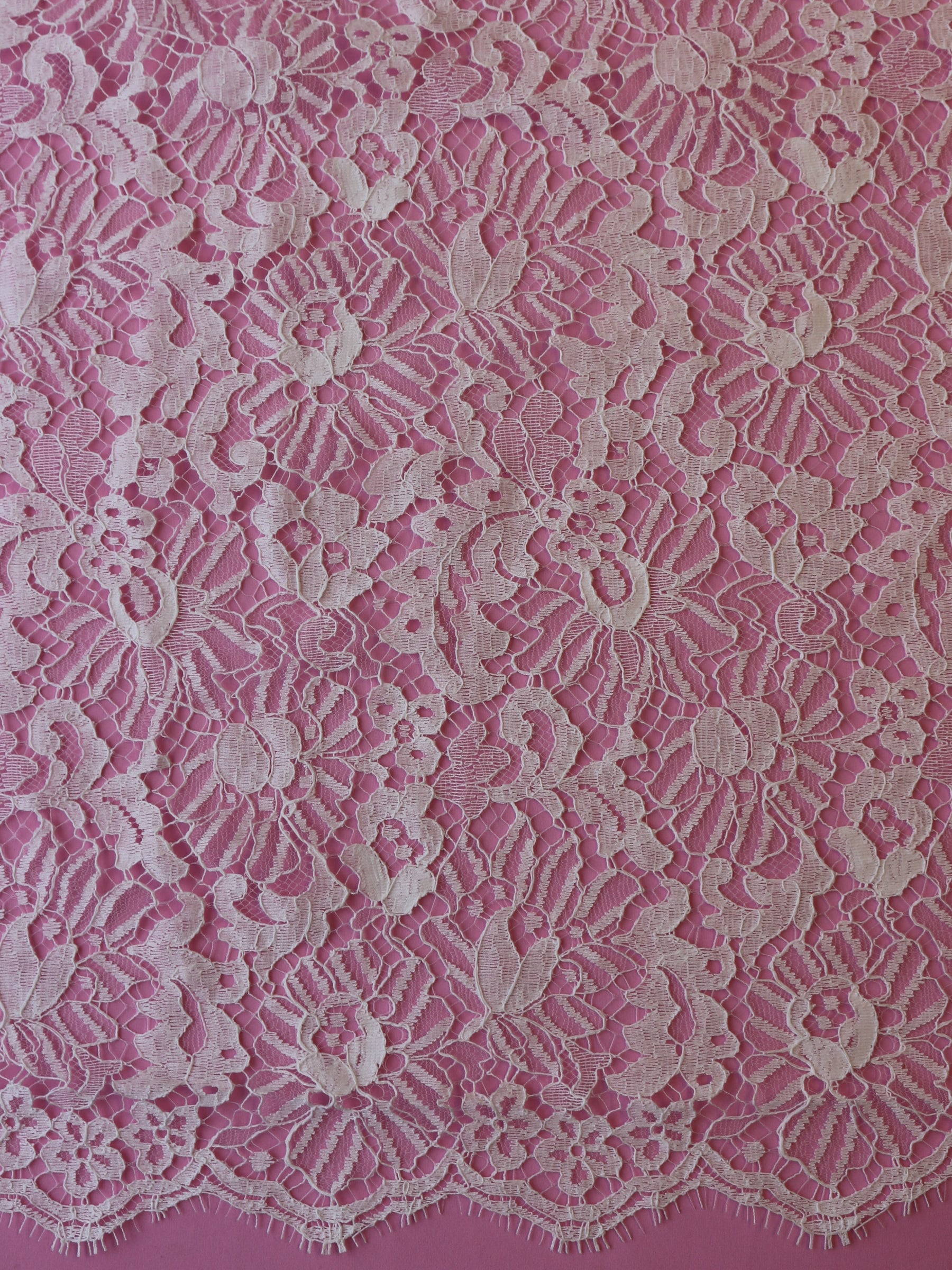 Dentelle Chantilly Eco ivoire - Yessenia