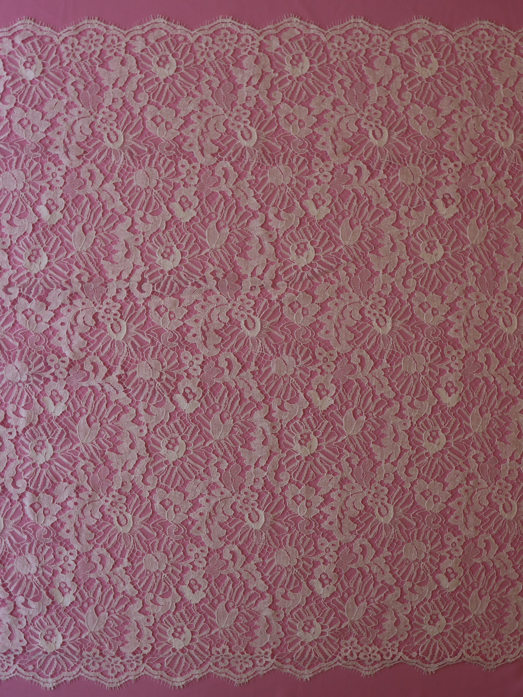 Dentelle Chantilly Eco ivoire - Yessenia