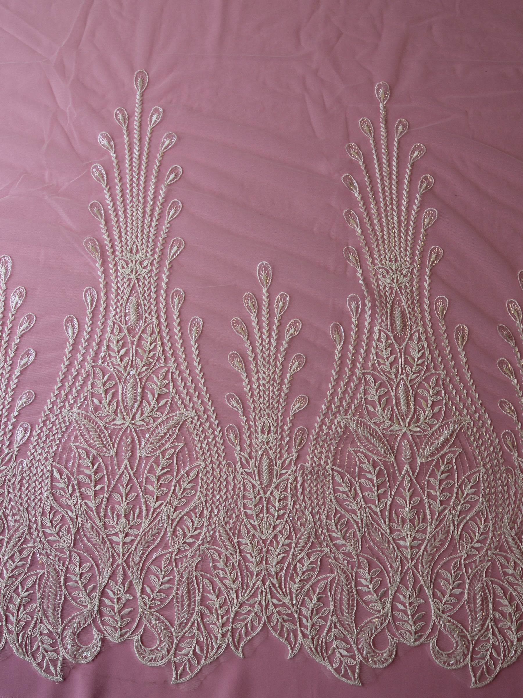 Tulle bordé de dentelle ivoire - North