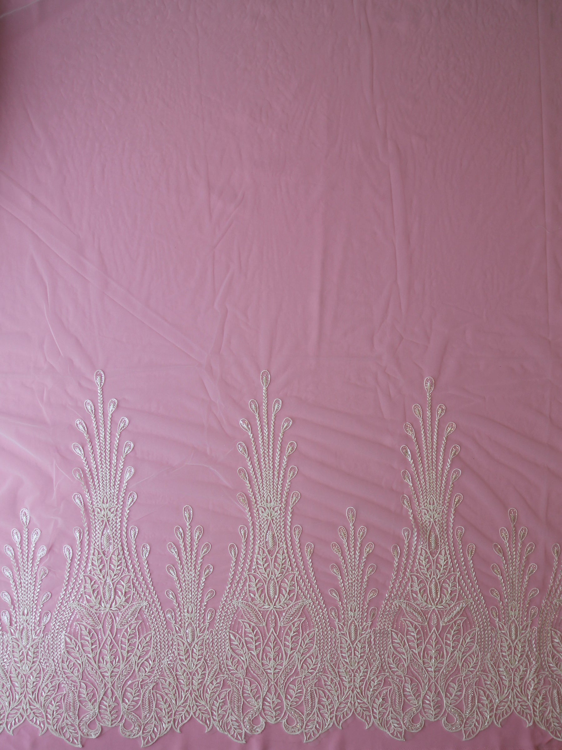 Tulle bordé de dentelle ivoire - North