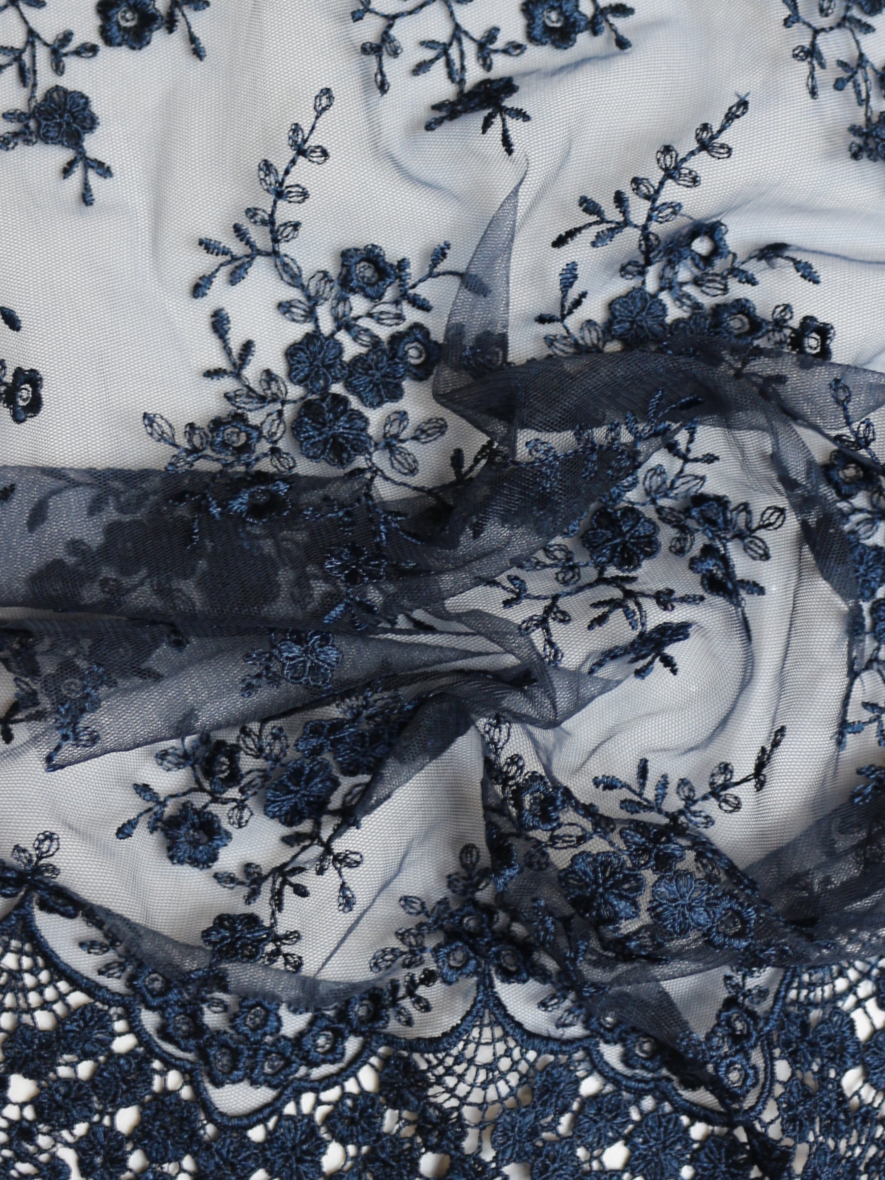 Dentelle brodée bleu marine - Kirsty