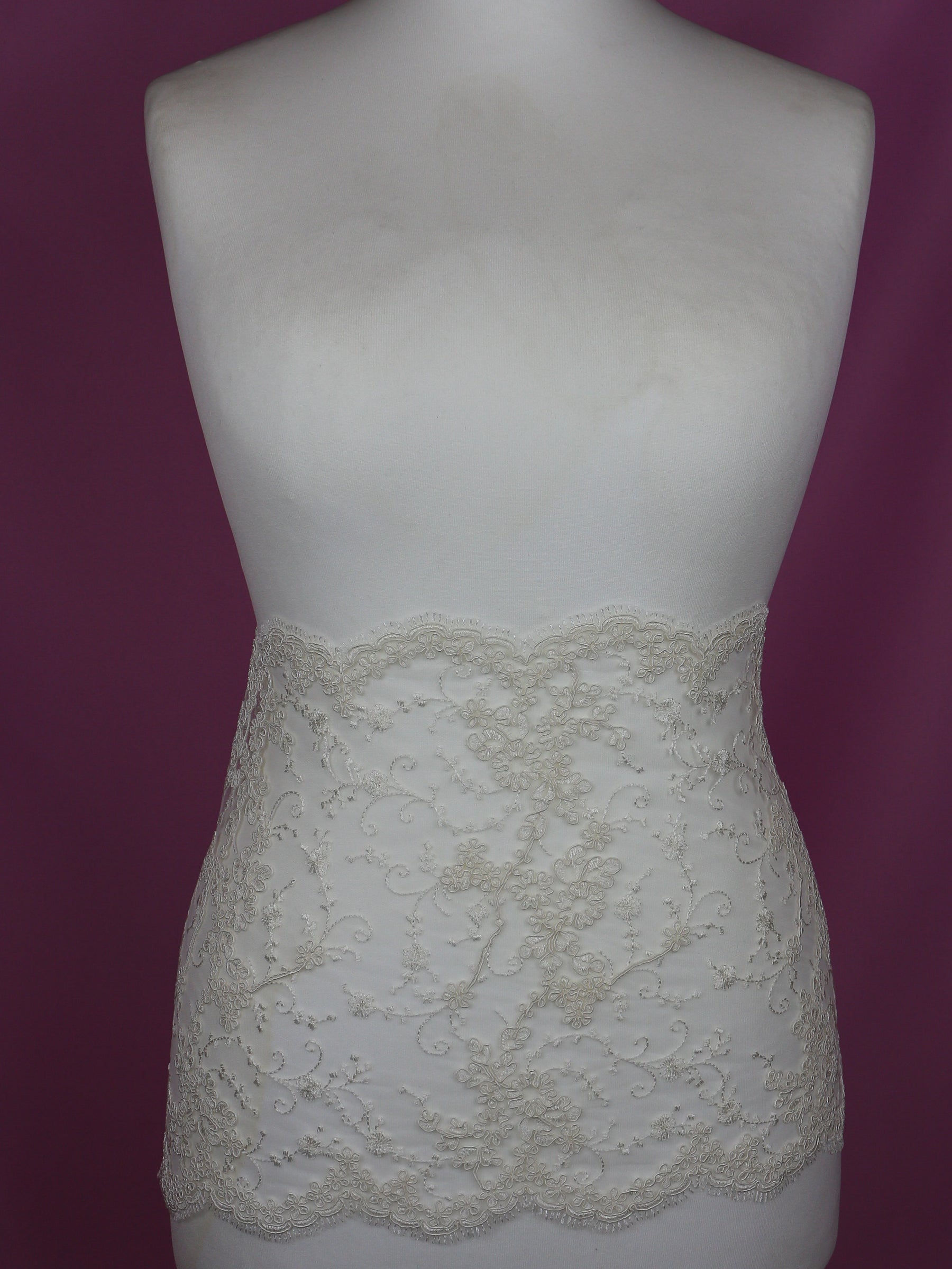 Bordure en dentelle ivoire cordée – Nigella