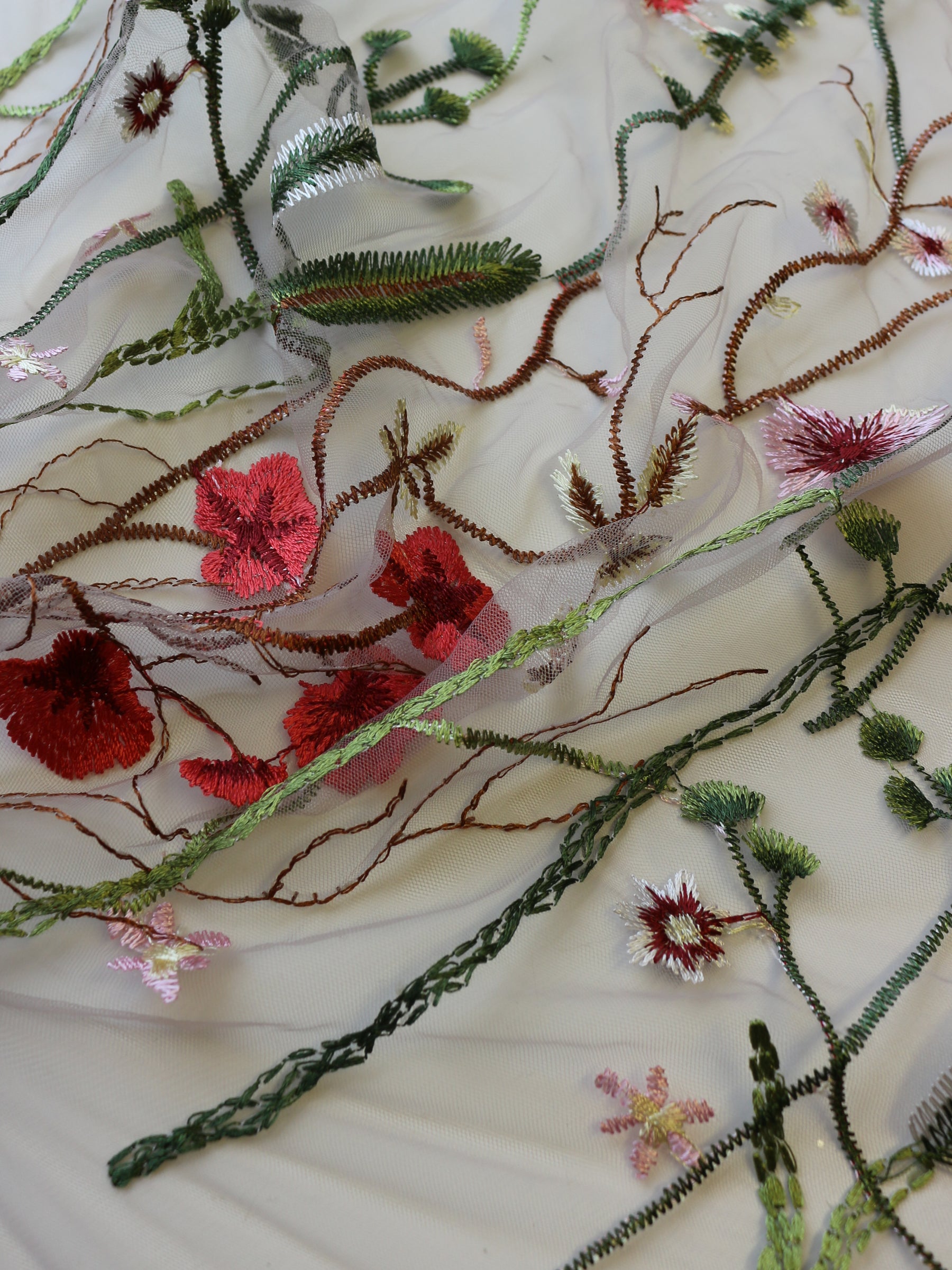 Dentelle brodée rose - Sassi