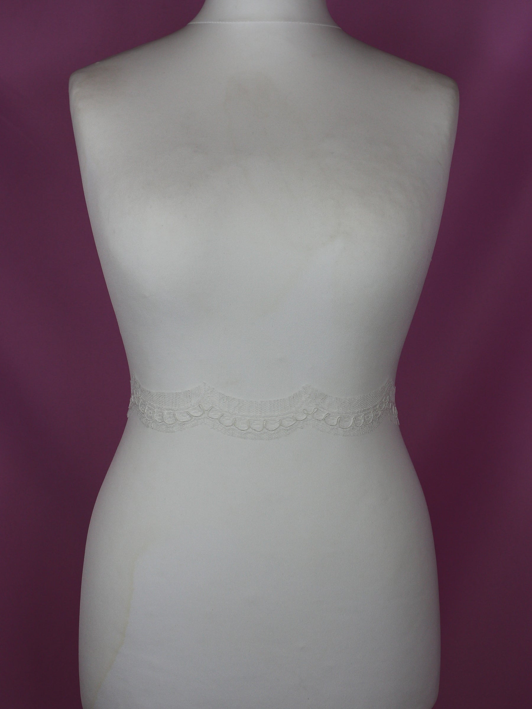 Bordure en dentelle de soie blanche chantilly - Pippi