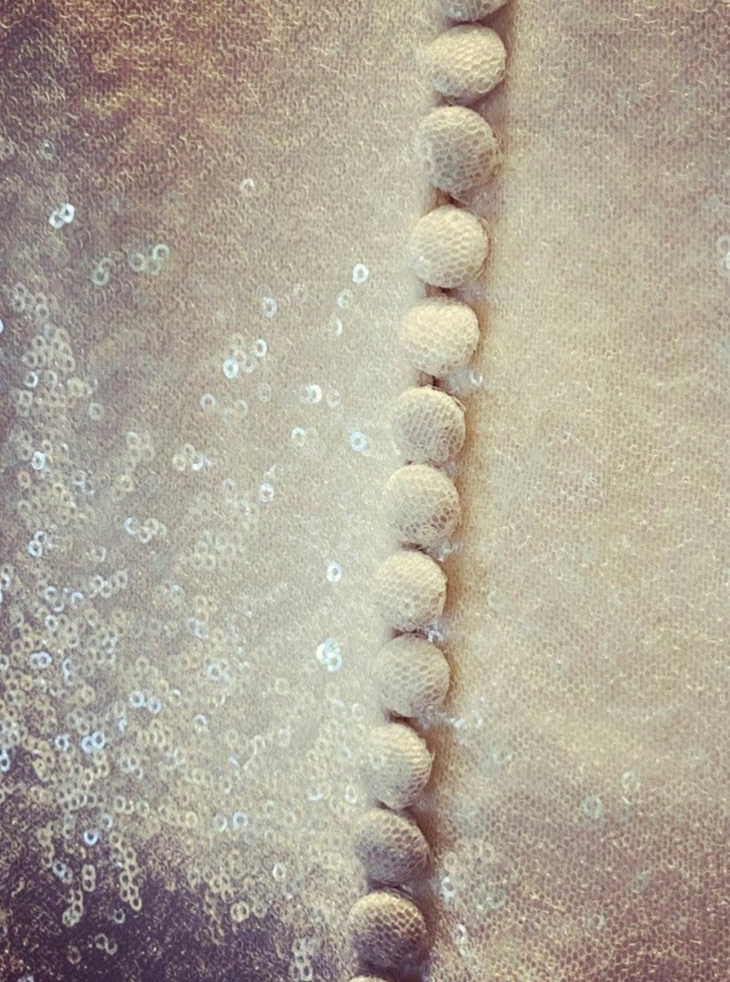 Tulle à paillettes ivoire – Animation