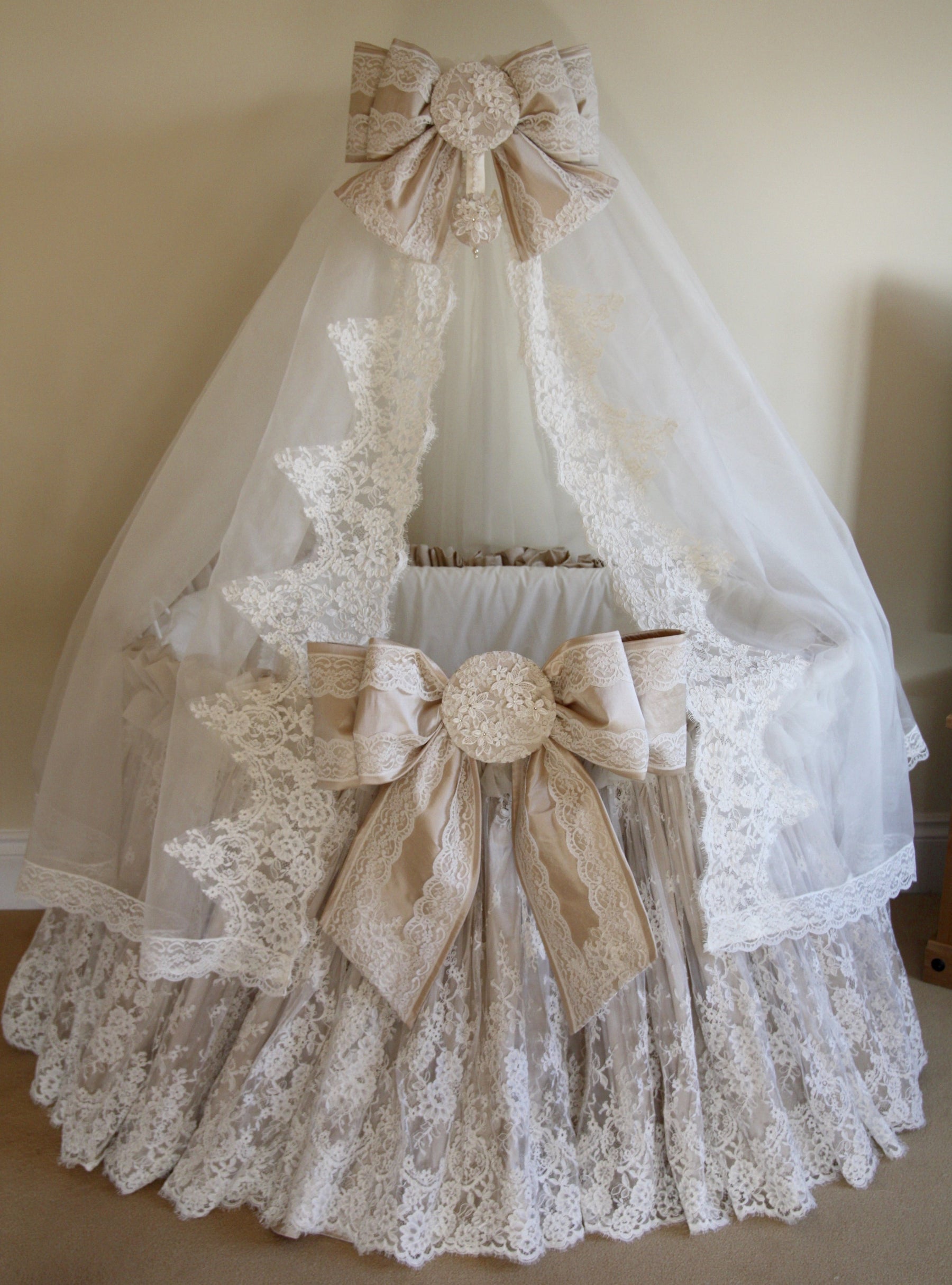 Bordure de dentelle blanche cordée - Eloise