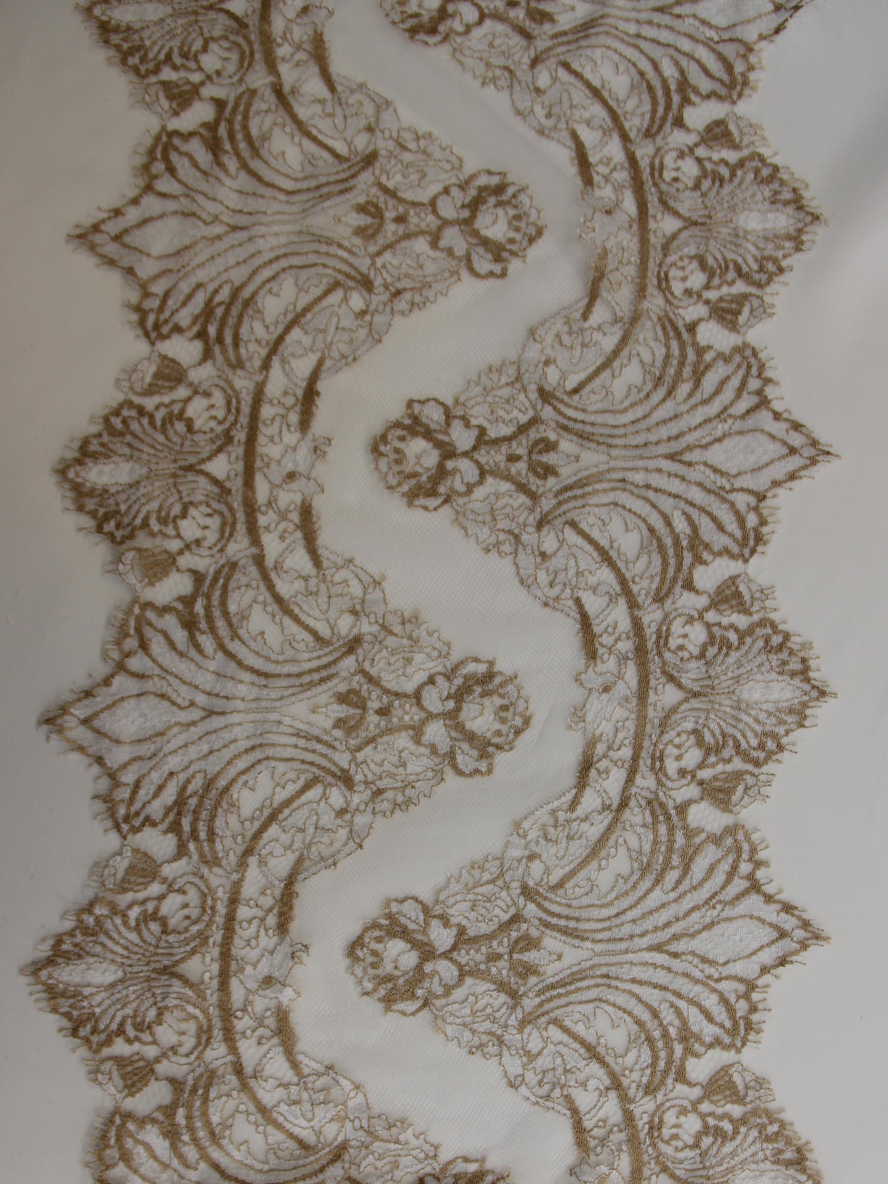 Bordure en dentelle beige – Claire