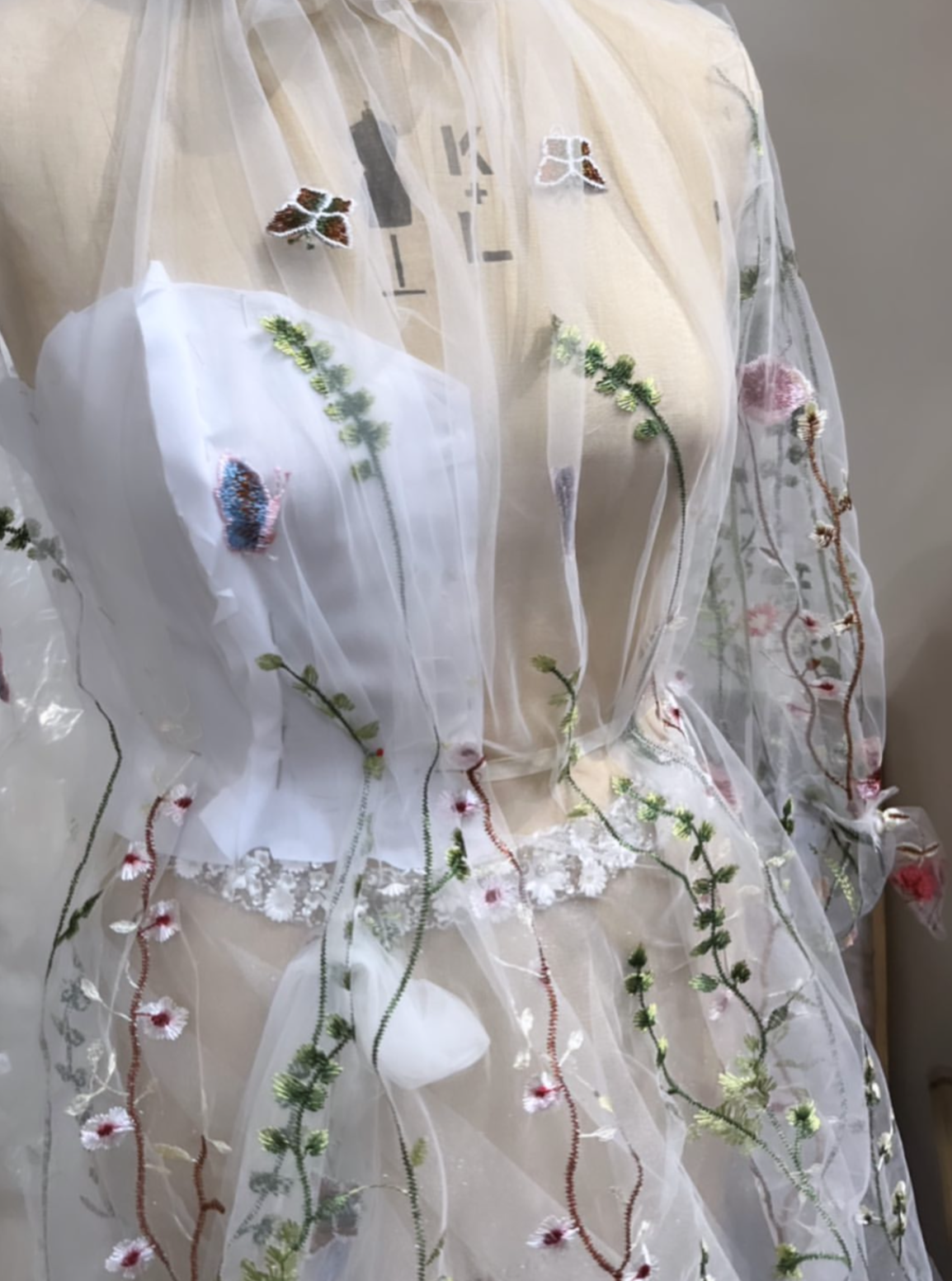 Dentelle brodée rose - Sassi