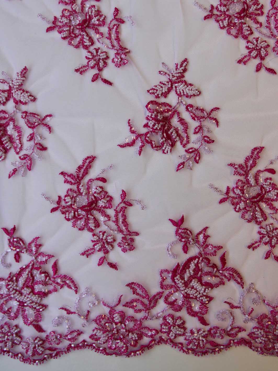 Dentelle rose bonbon - Chloé.