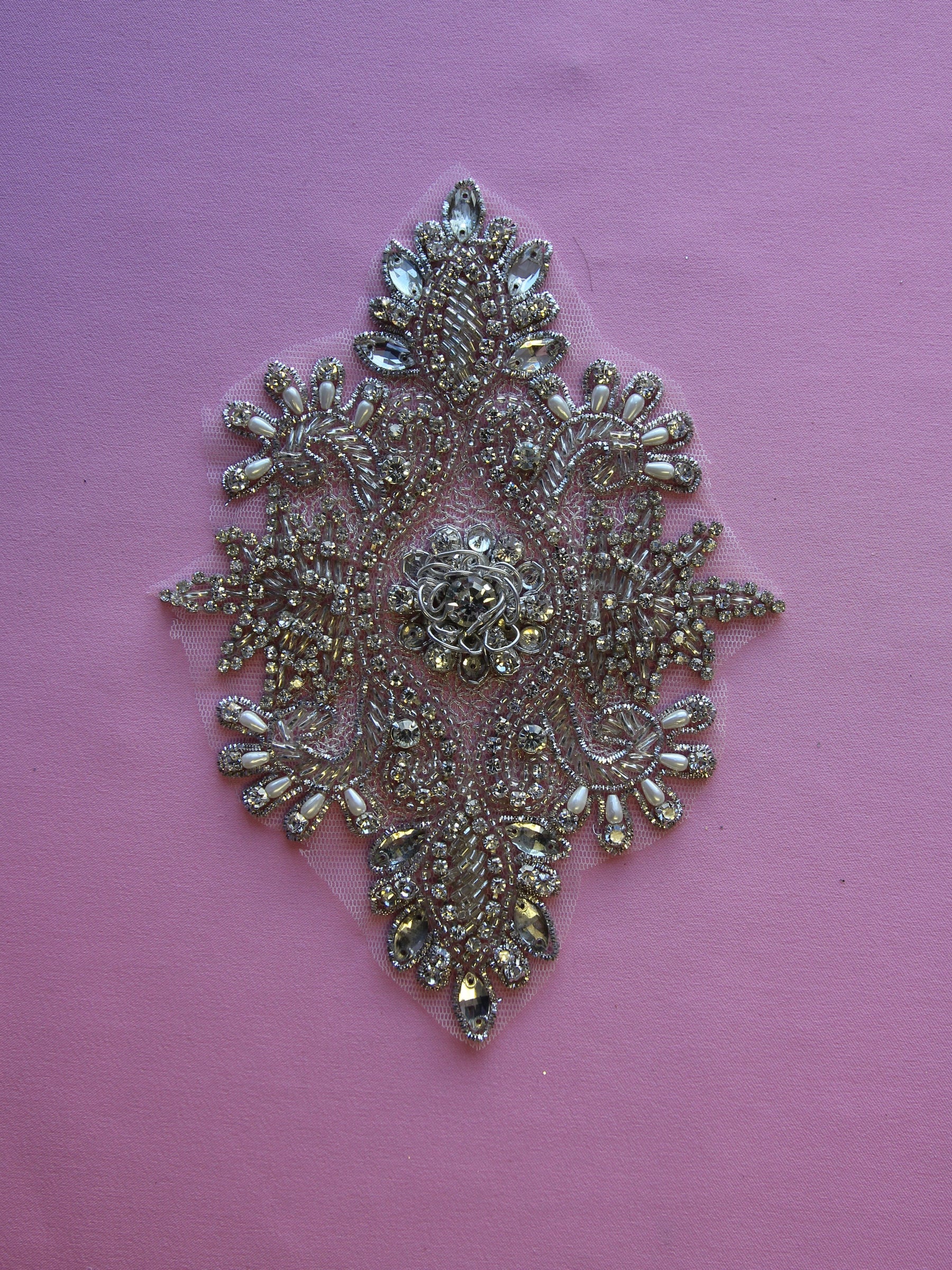 Applique en cristal brodée - Titan