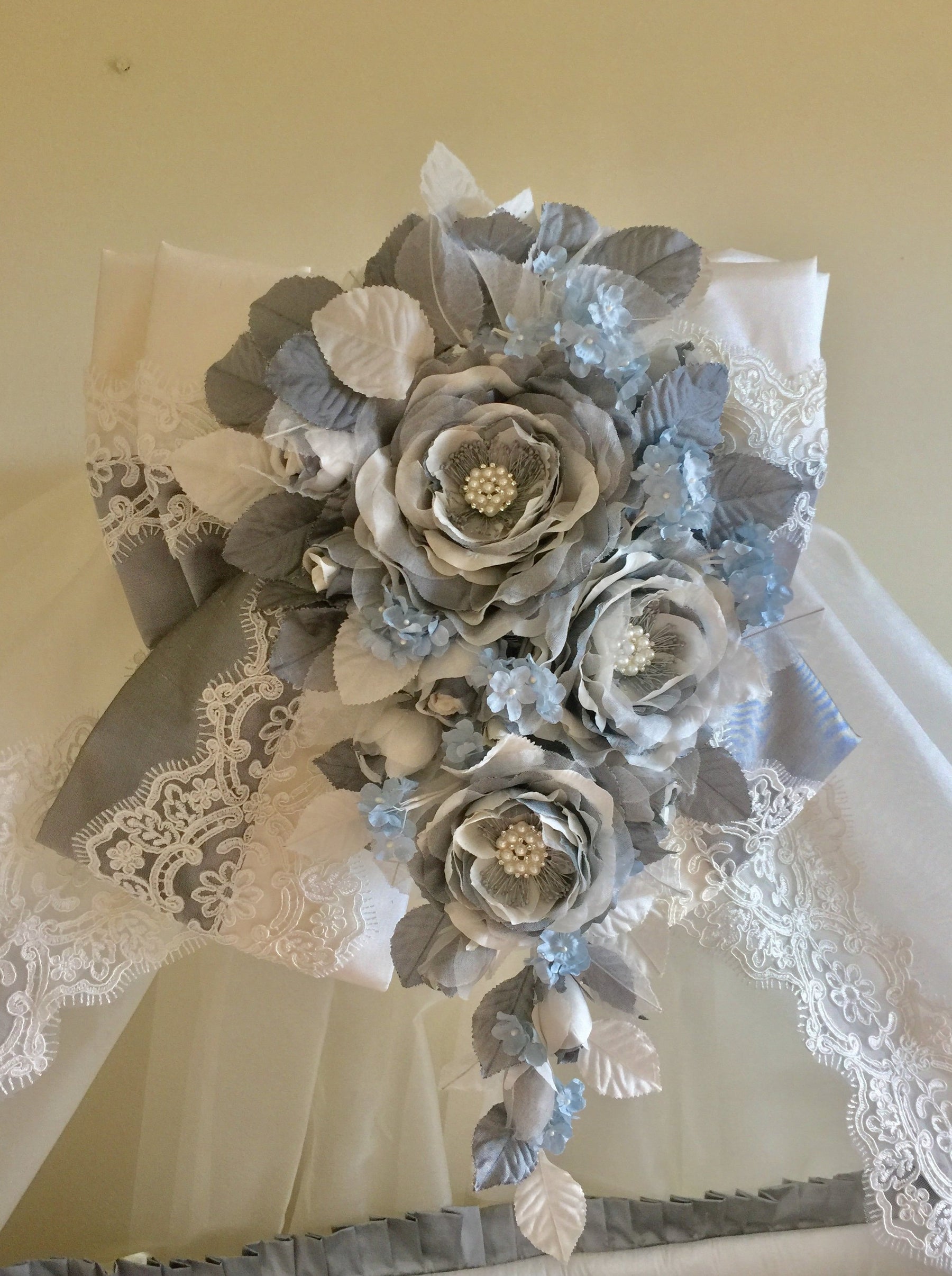 Bordure en dentelle ivoire cordée – Agapanthus