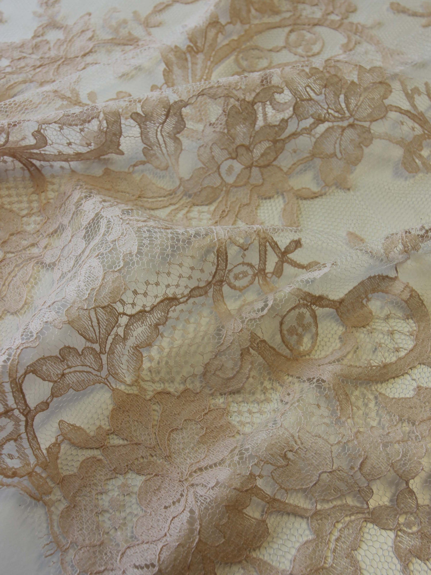 Dentelle de Chantilly rose poudré - Kate