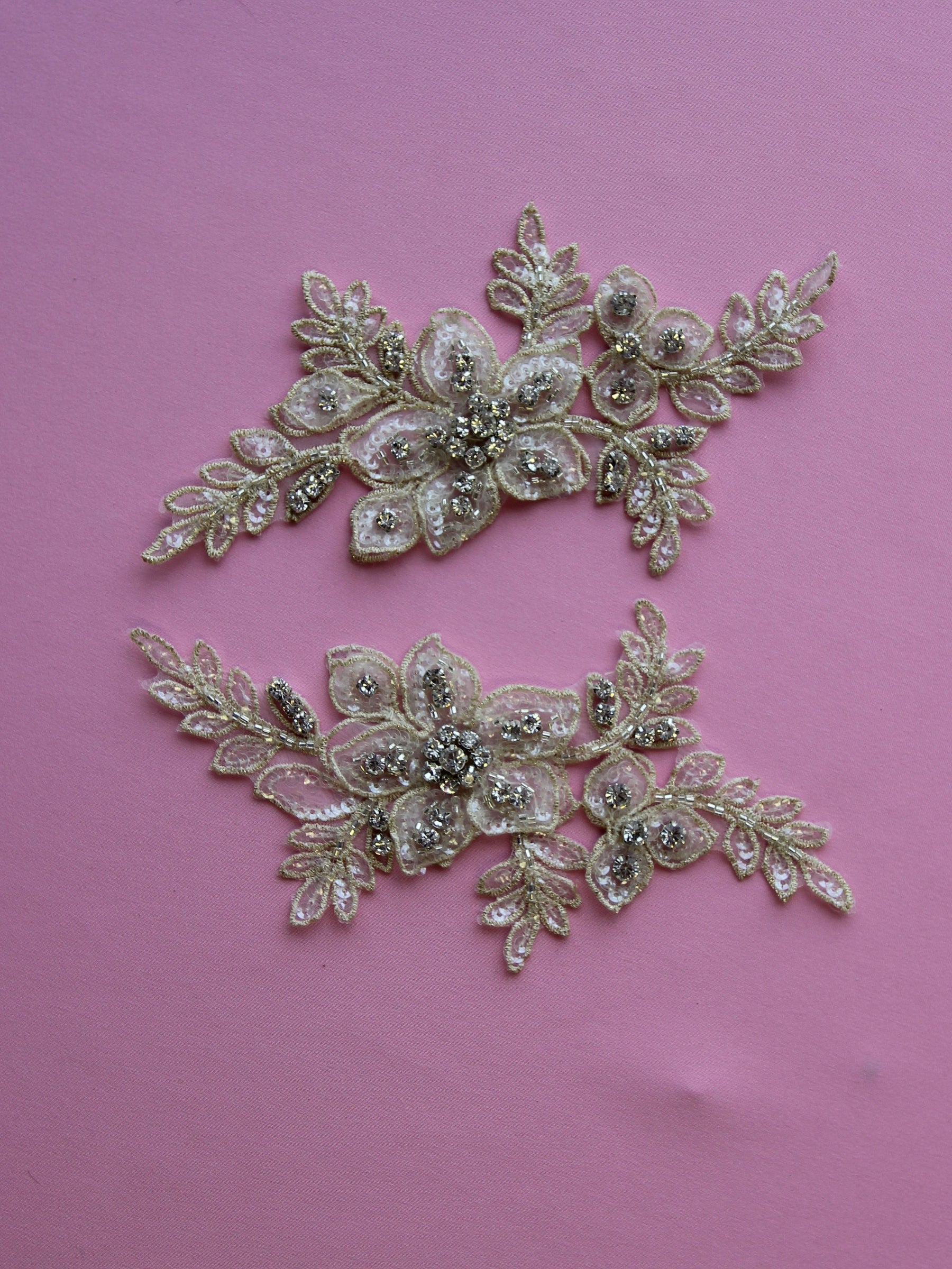 Appliques en cristal or brodée - Delta