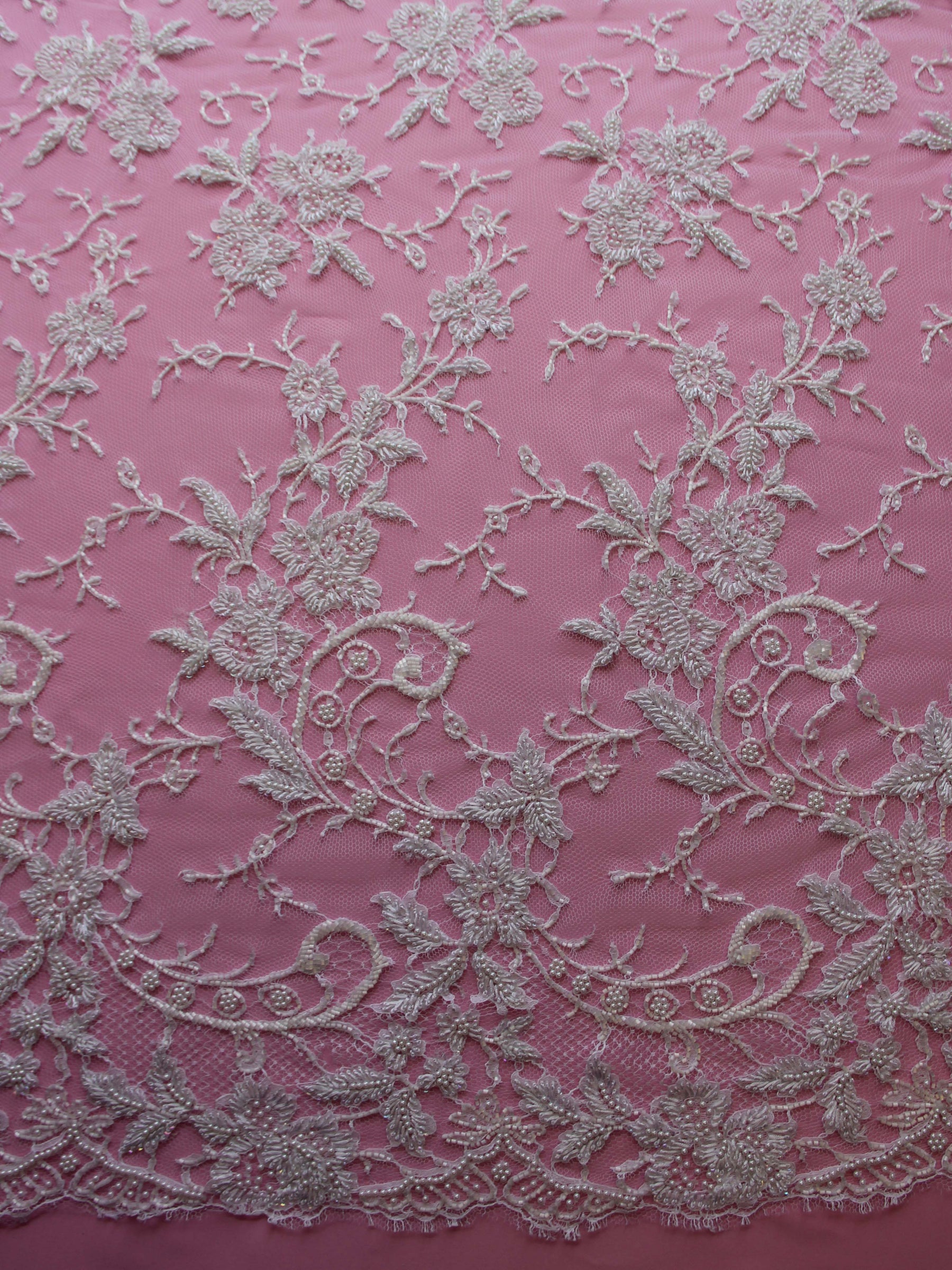 Dentelle Chantilly Perlée Blanche - Annalisa