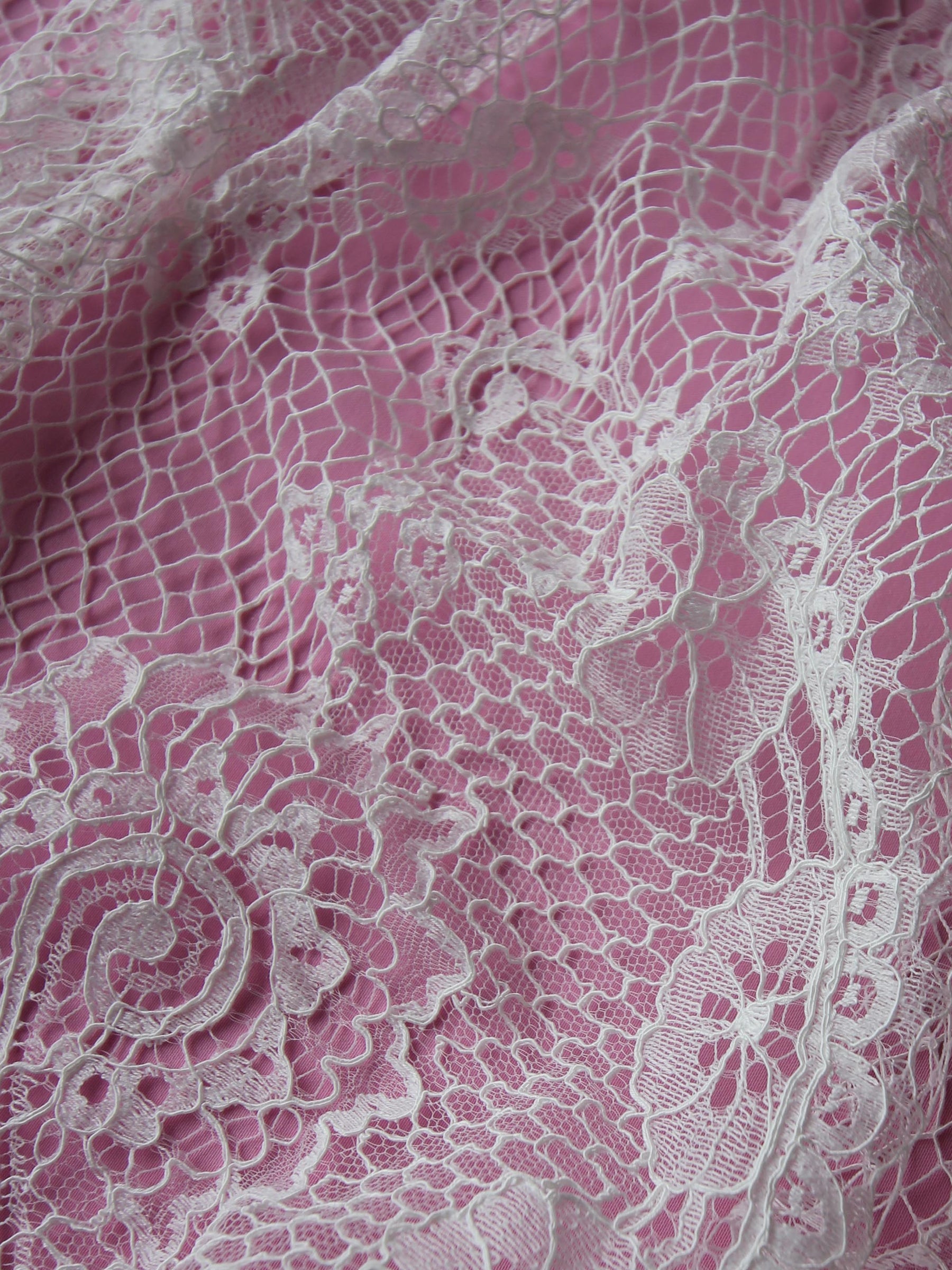 Dentelle Chantilly Ivoire - Pescaro