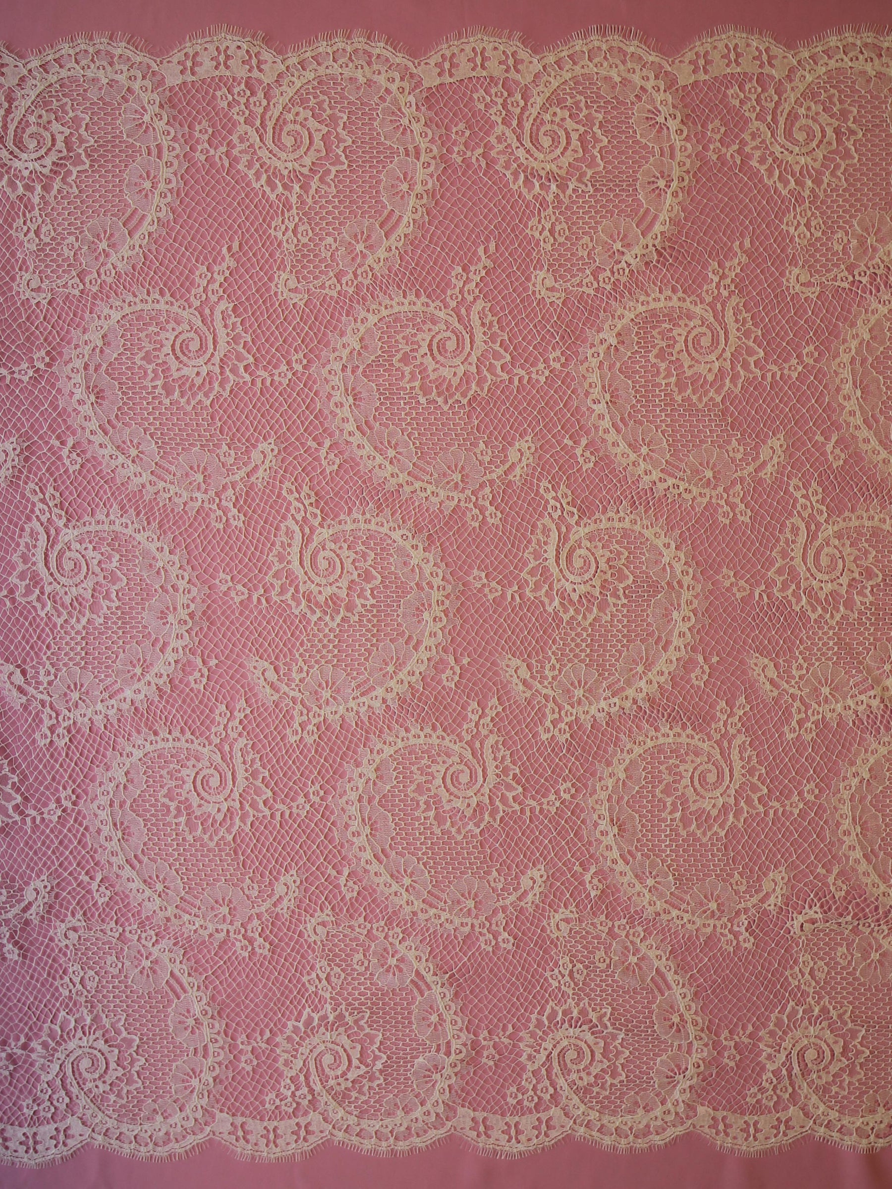 Dentelle Chantilly Ivoire - Pescaro