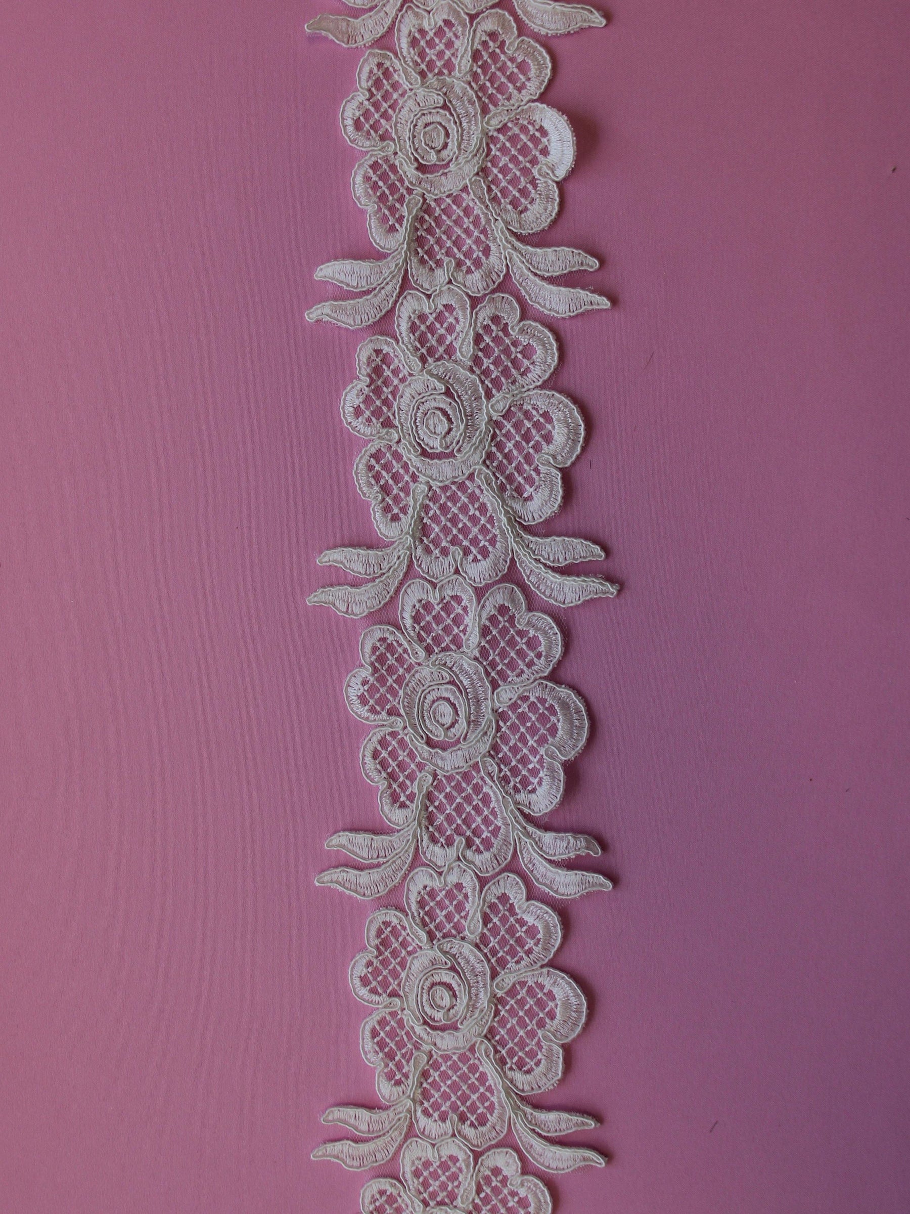 Bordure en dentelle ivoire cordée - Amarylis