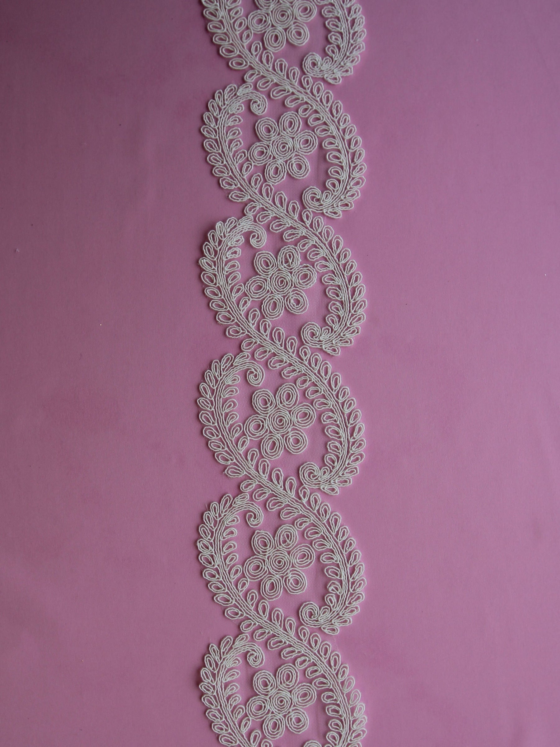 Bordure en dentelle ivoire cordée - Nasturtium
