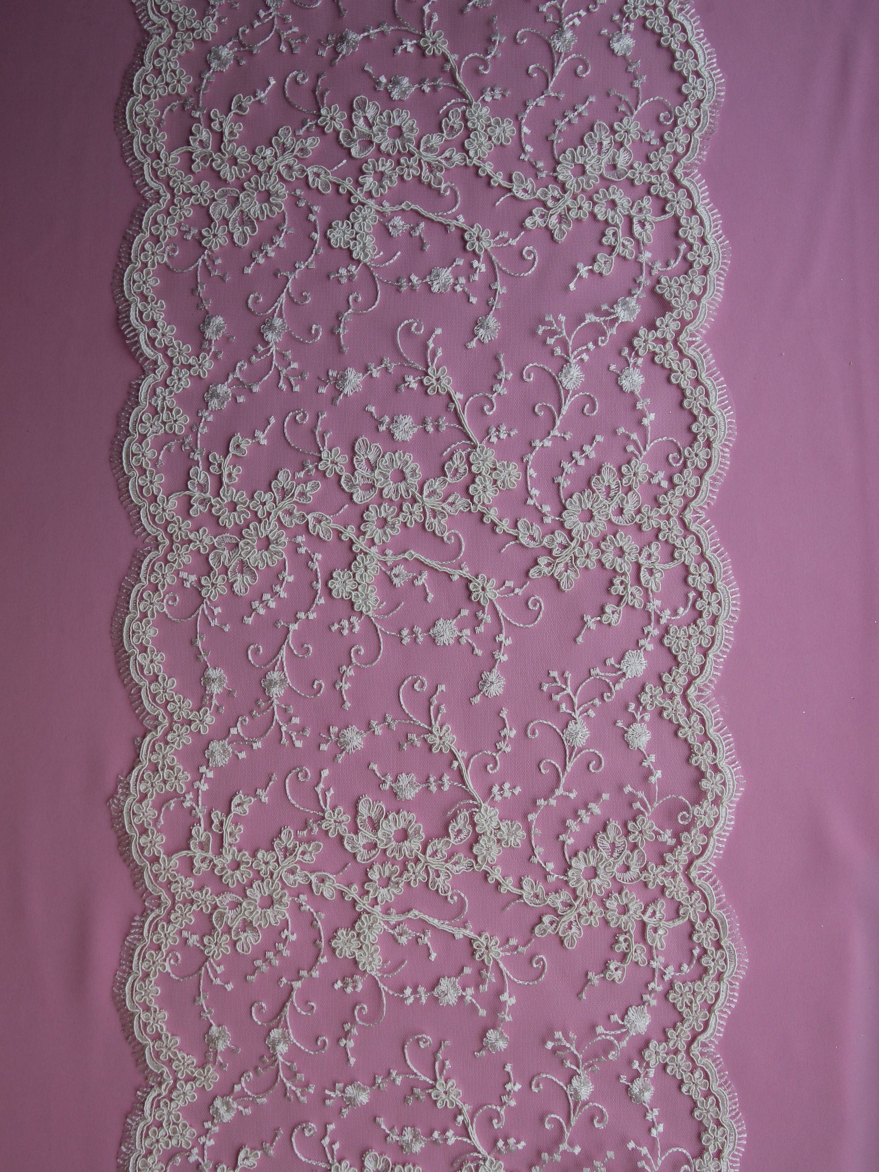 Bordure en dentelle ivoire cordée – Nigella