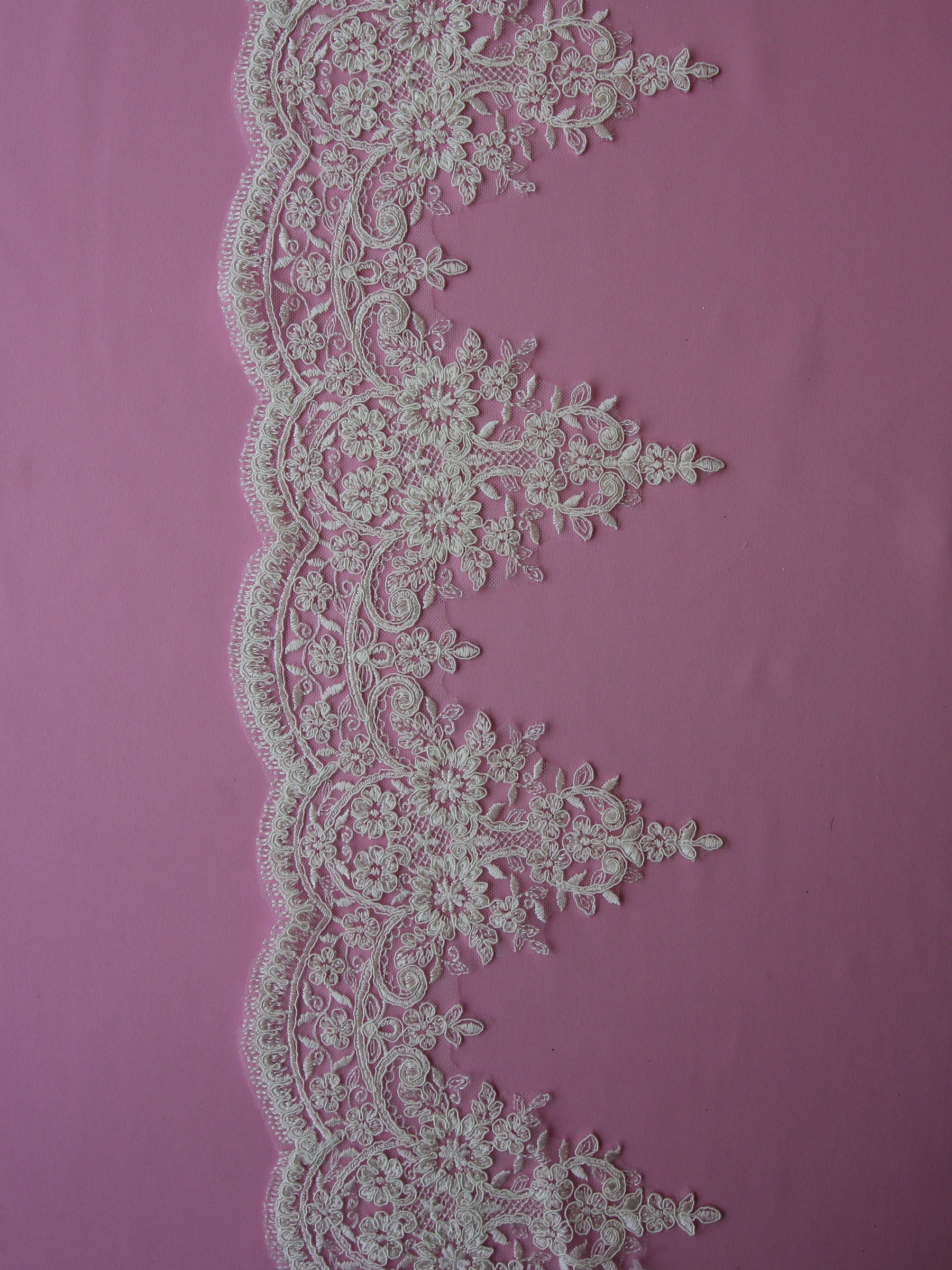 Bordure en dentelle ivoire à sequins - Oklahoma