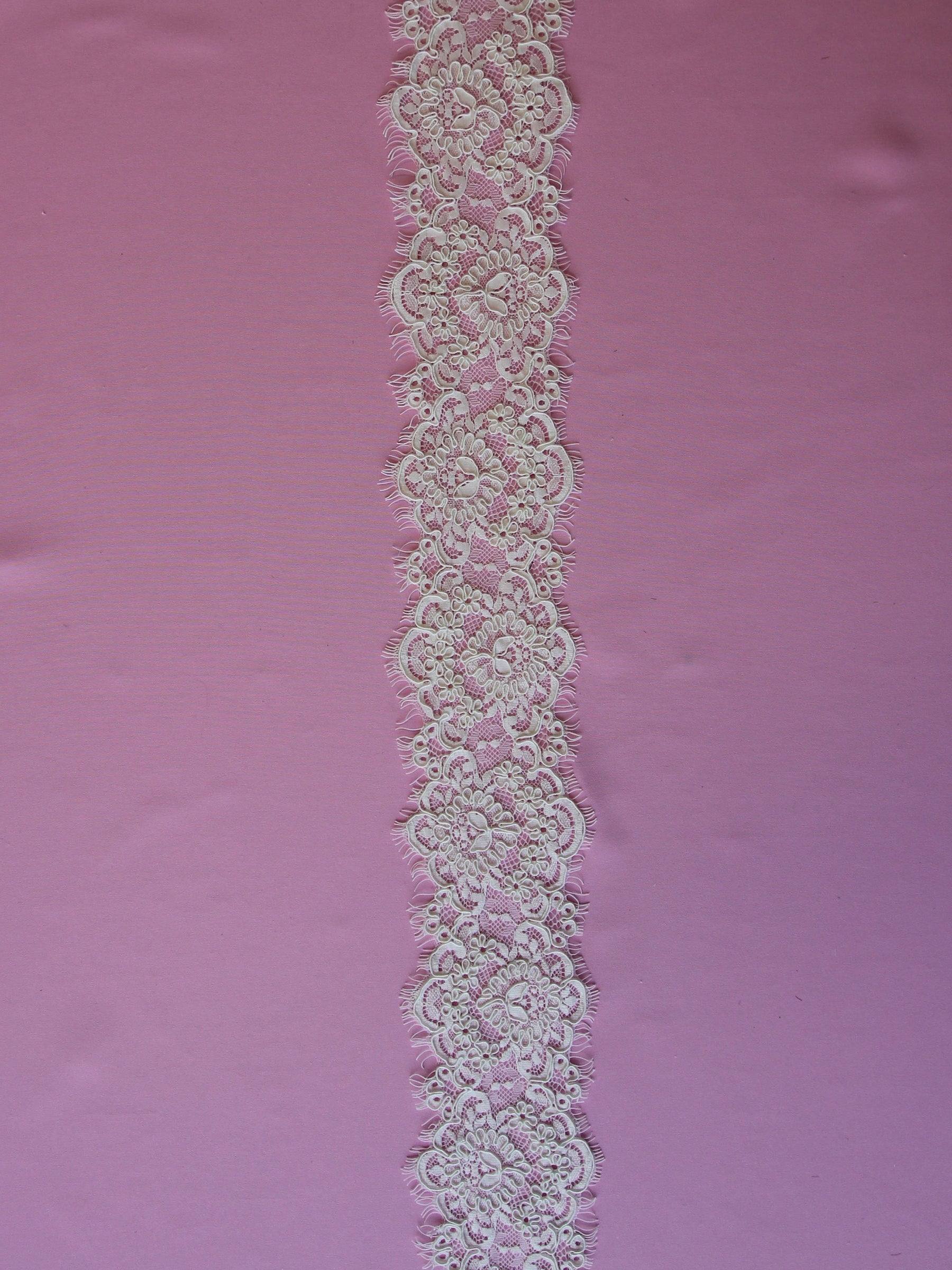 Bordure en dentelle ivoire cordée - Tatiana