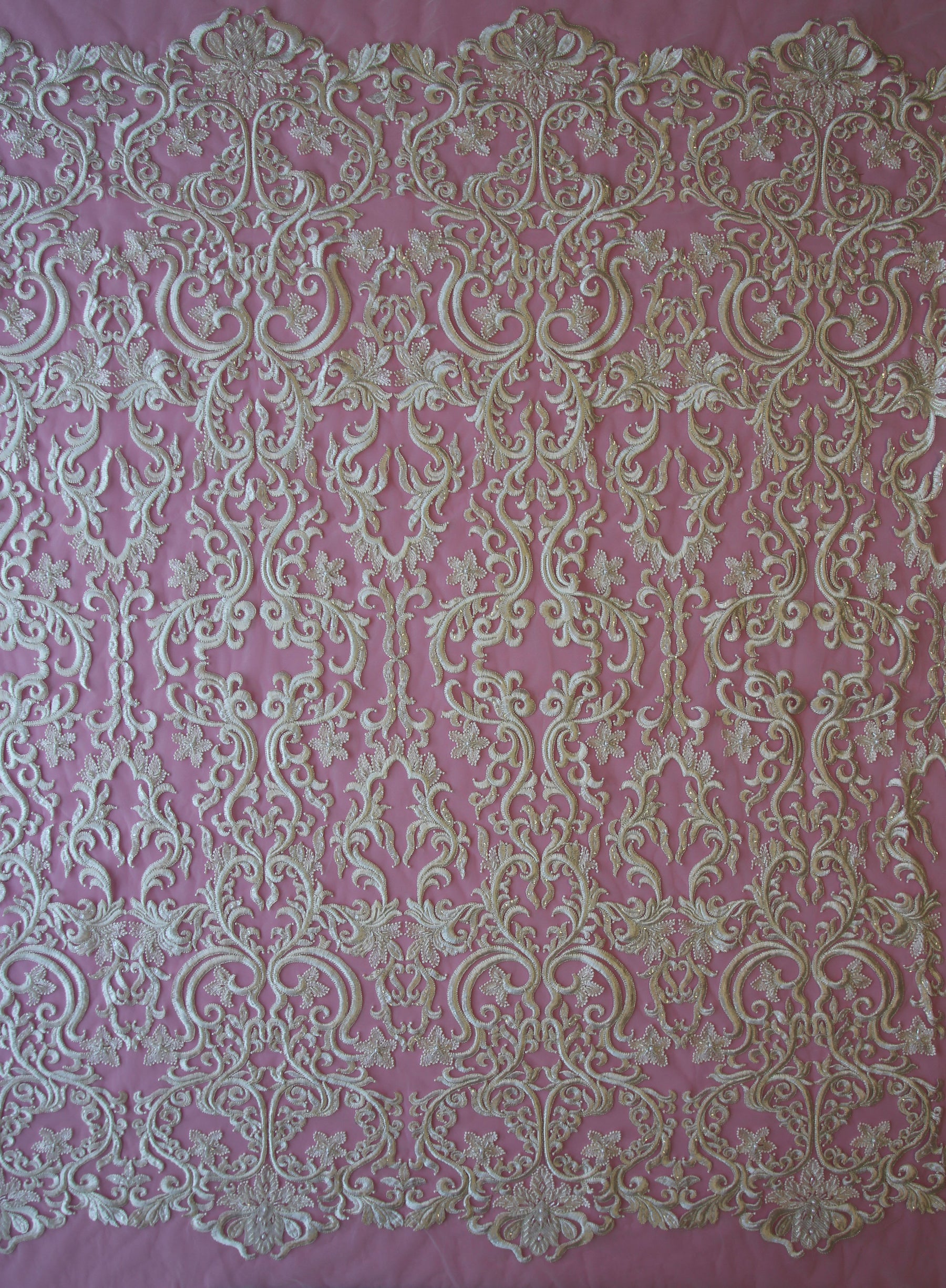 Dentelle brodée ivoire sur tulle ivoire - Elke
