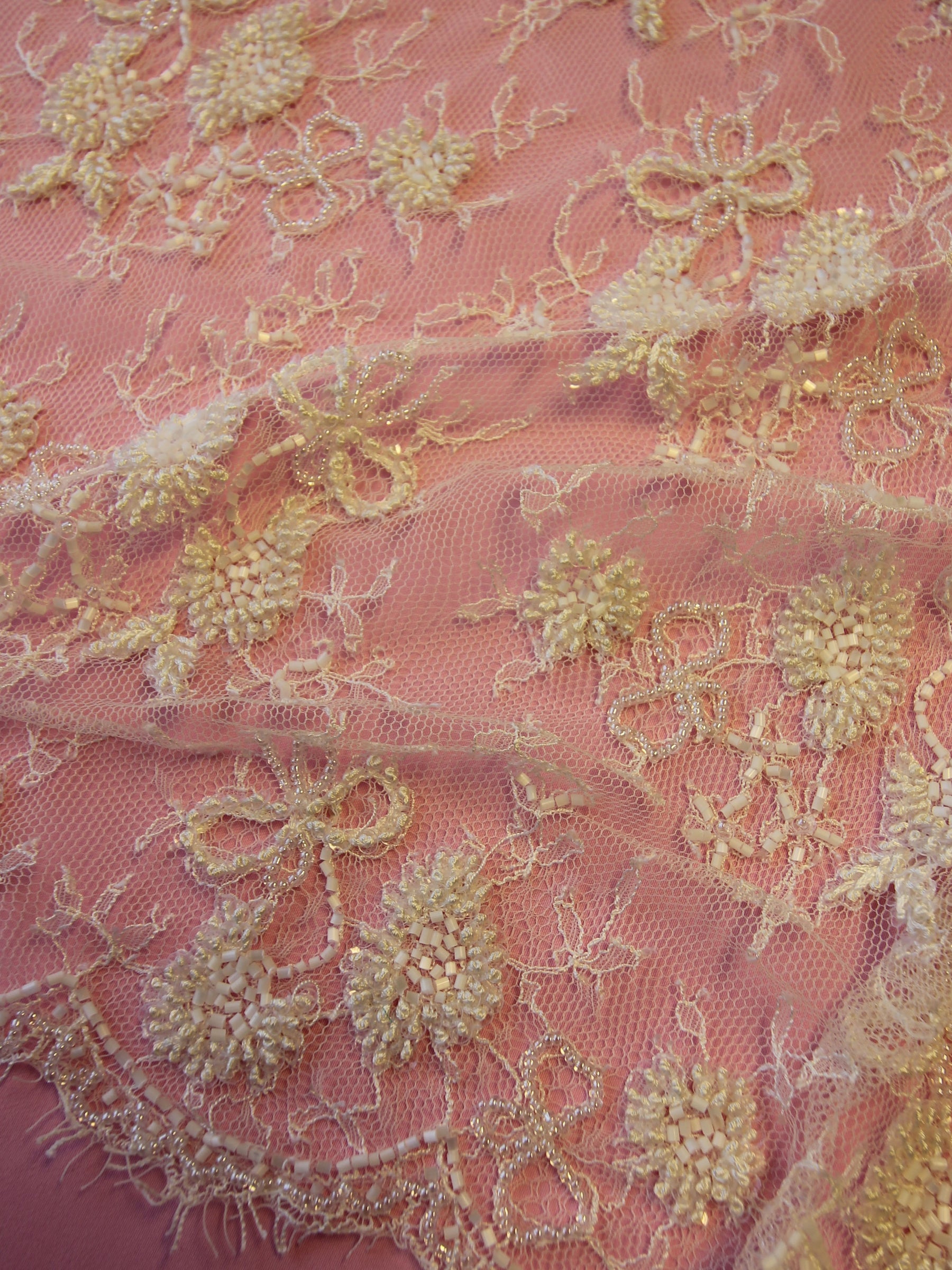 Dentelle Chantilly Ivoire Perlée Main - Evangeline