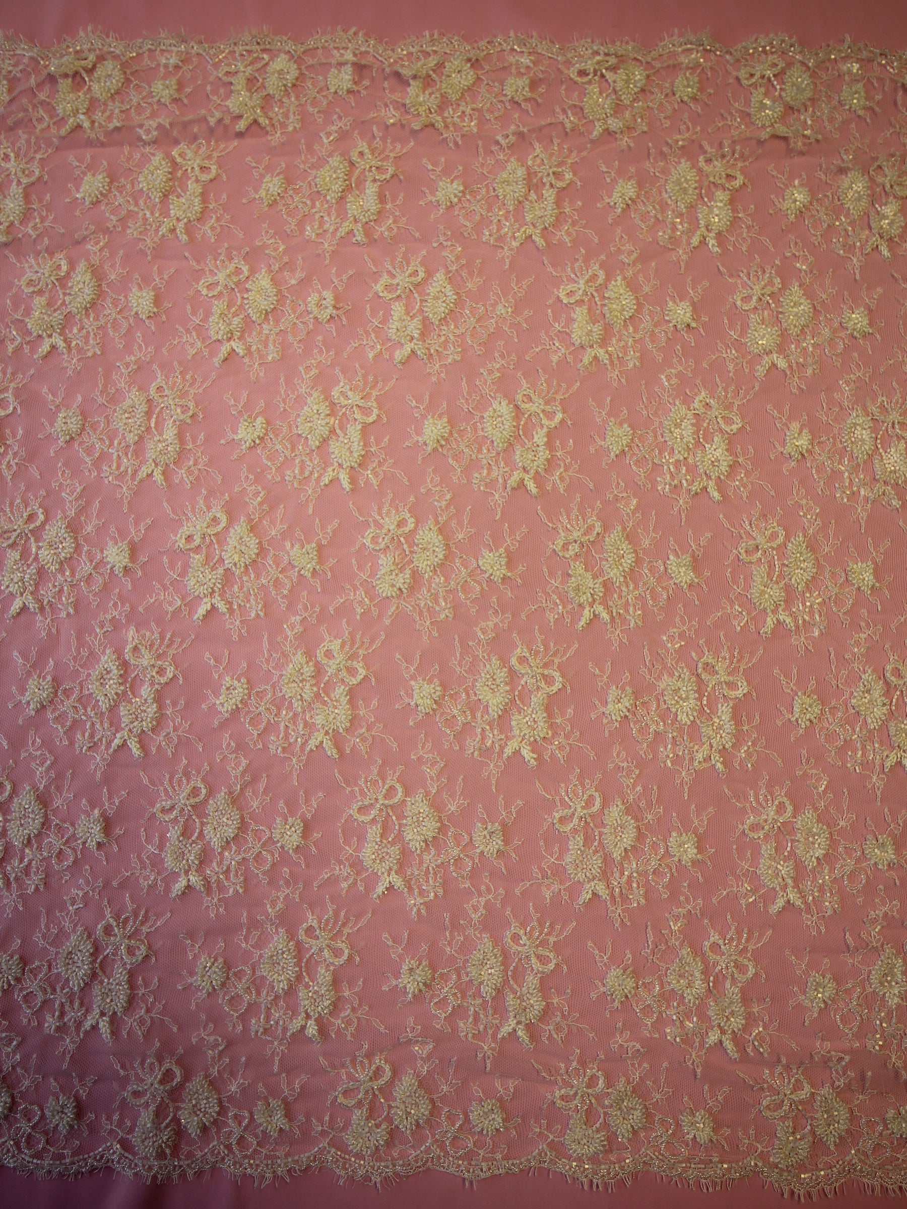 Dentelle Chantilly Ivoire Perlée Main - Evangeline