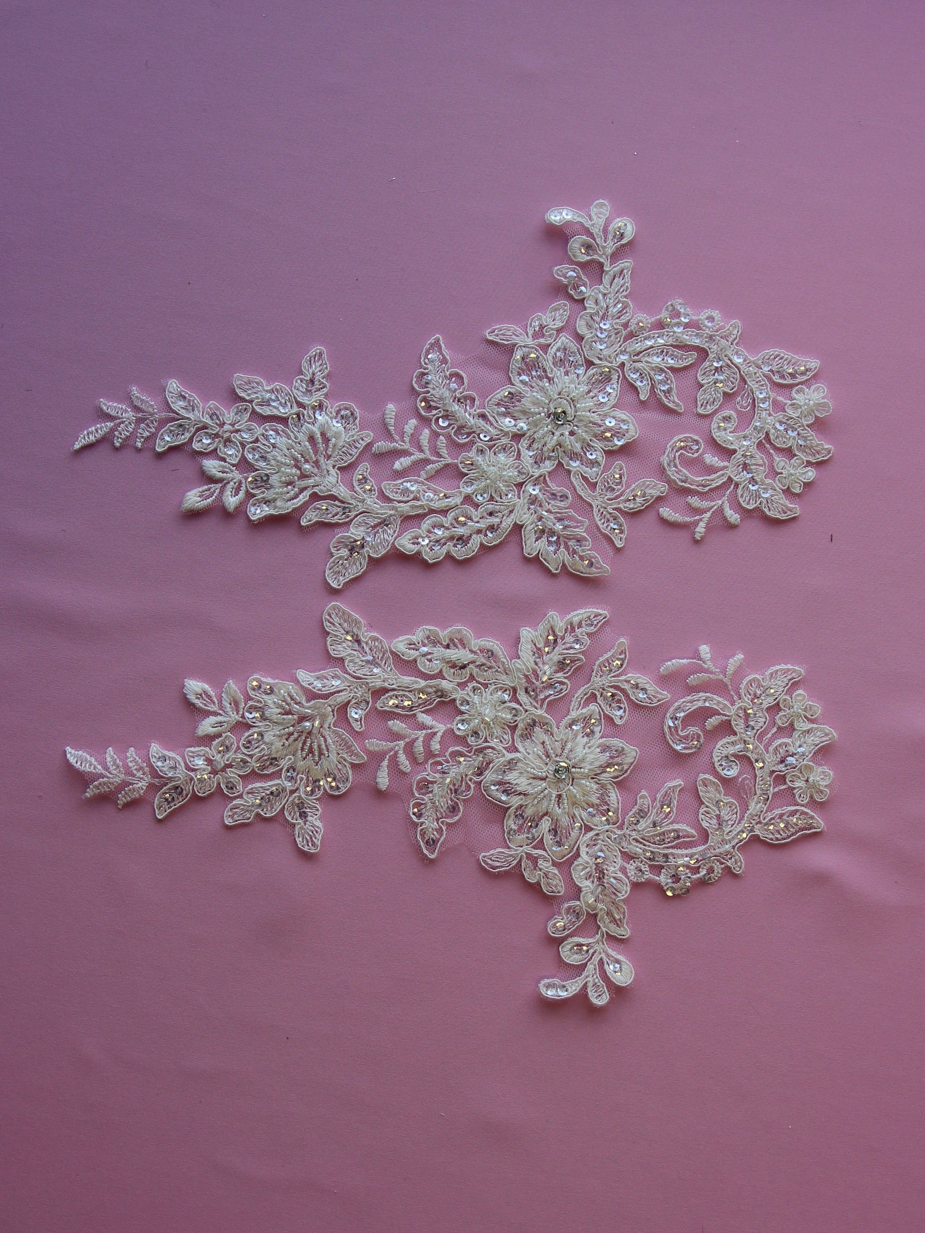 Appliques en dentelle ivoire perlée – Annabelle