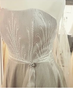 Tulle bordé de dentelle ivoire - North