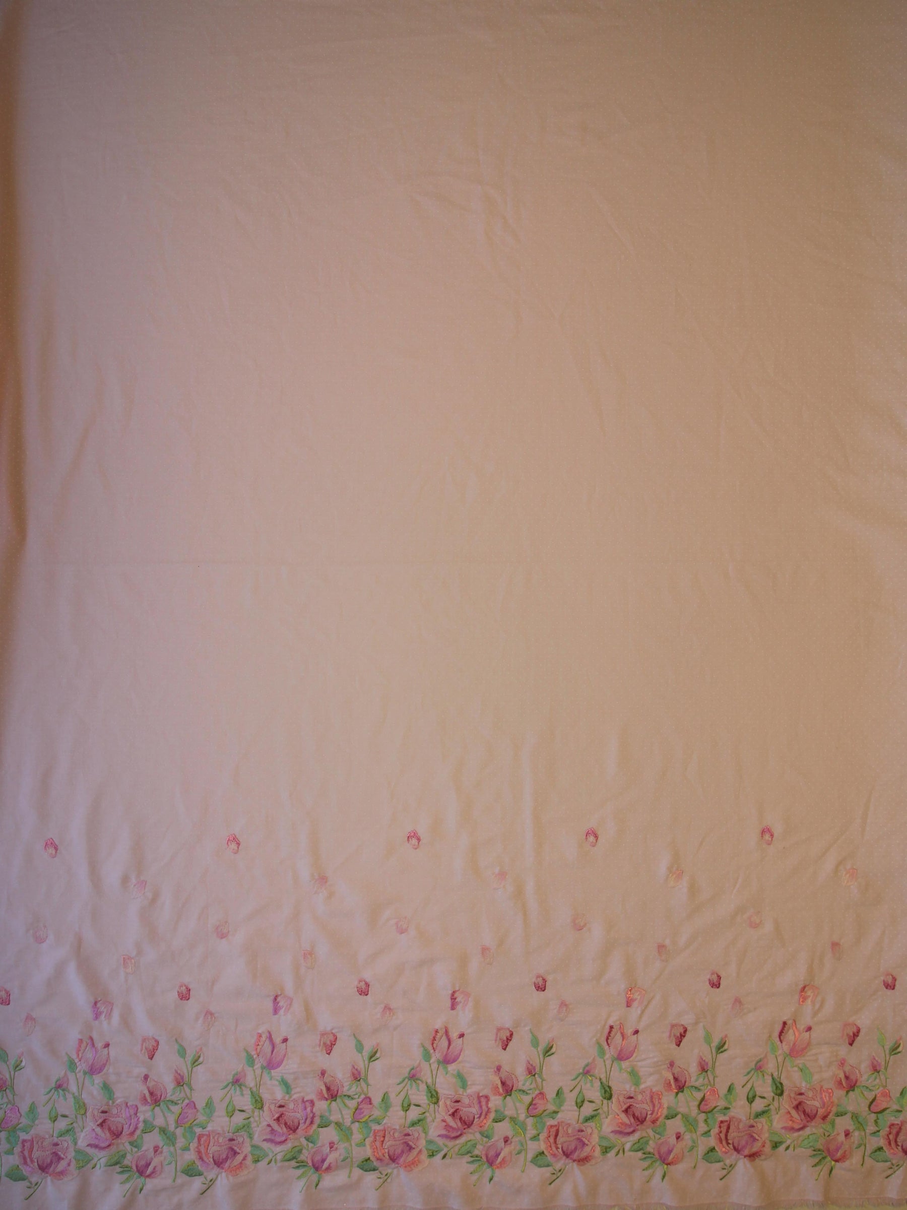 Tissu rose brodé - Fabrizia