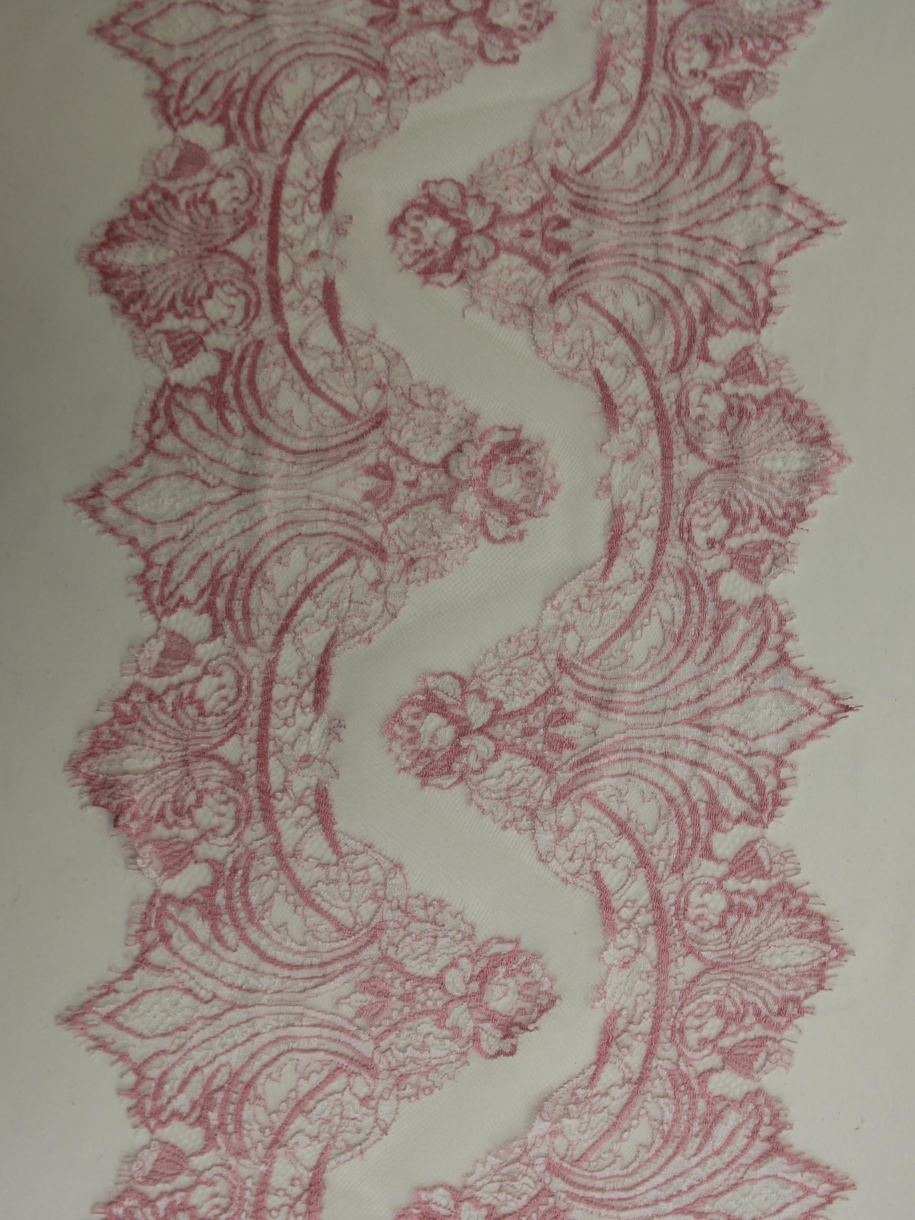 Bordure en dentelle rose poudree - Claire.