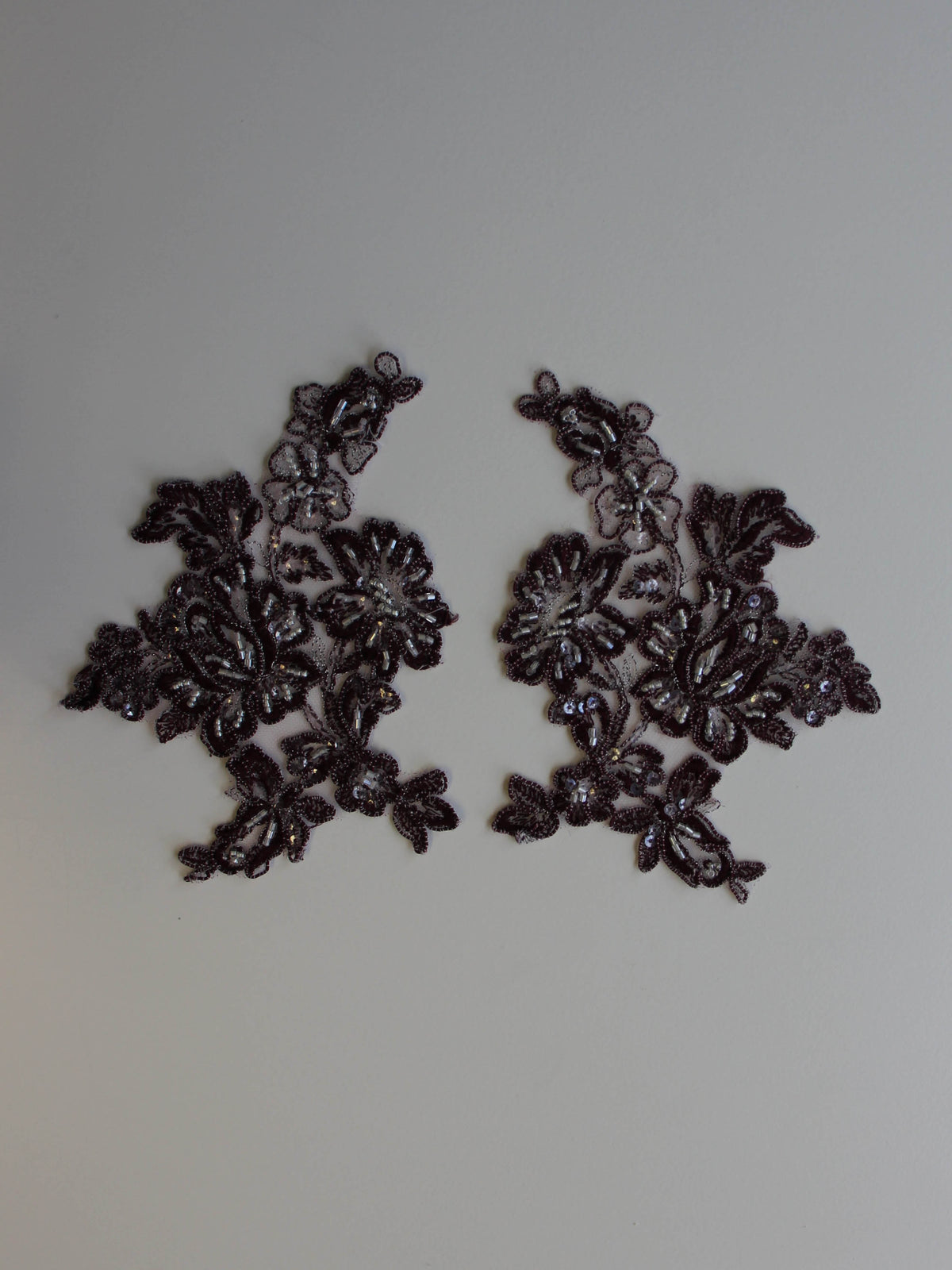 Appliques en dentelle prune – Victoria (Large).