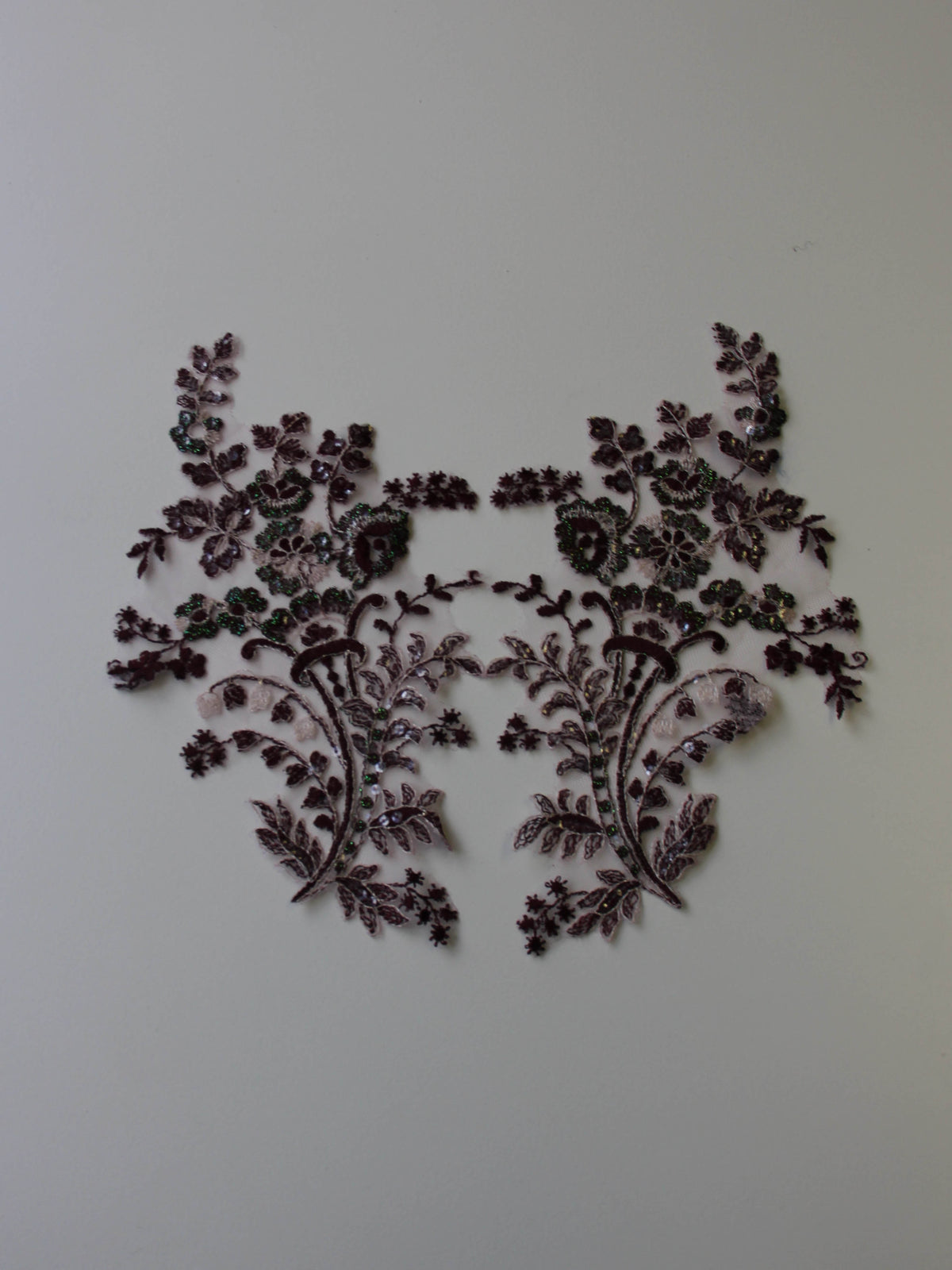 Appliques en dentelle prune – Justine.