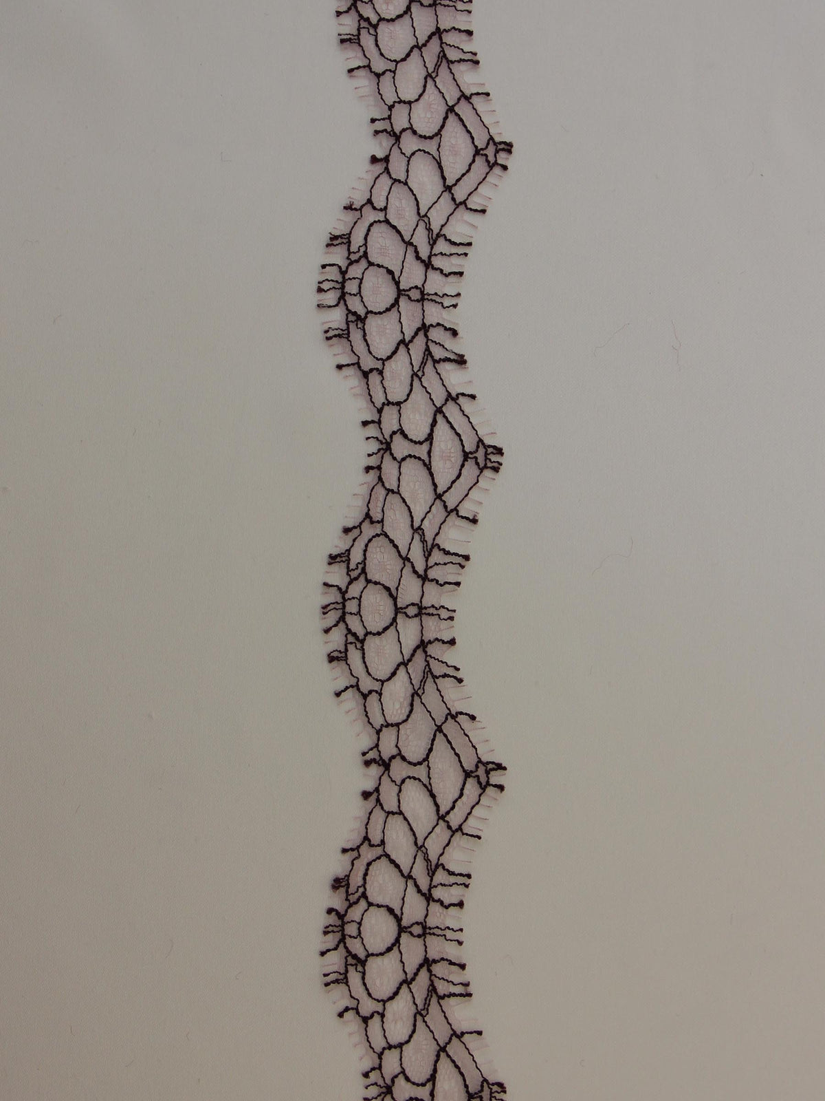 Bordure en dentelle prune - Darcey.