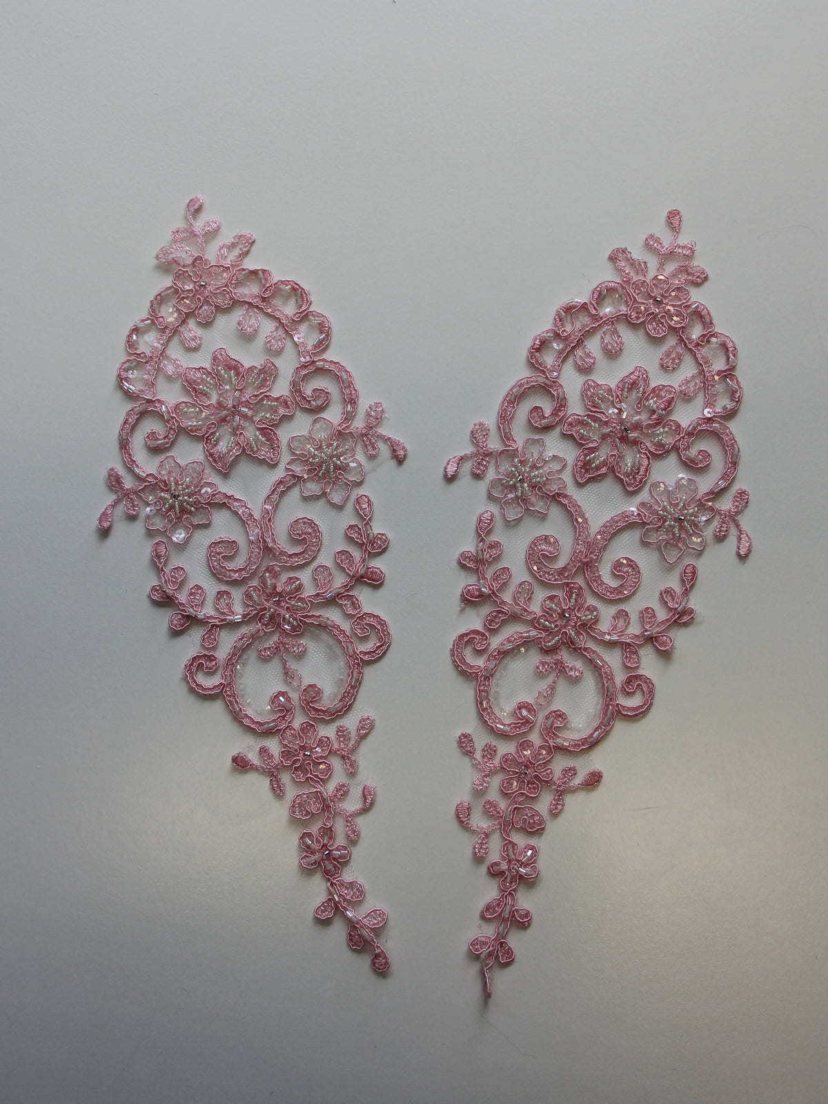 Appliques en Dentelle Perlées et Cordées Rose Poudré - Alexandra.