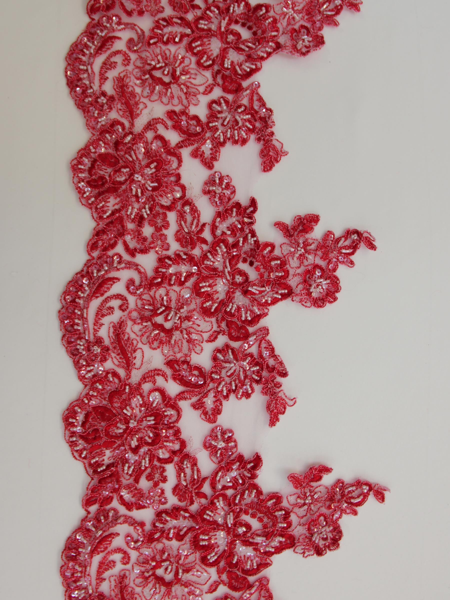 Bordure en dentelle rouge - Victoria.