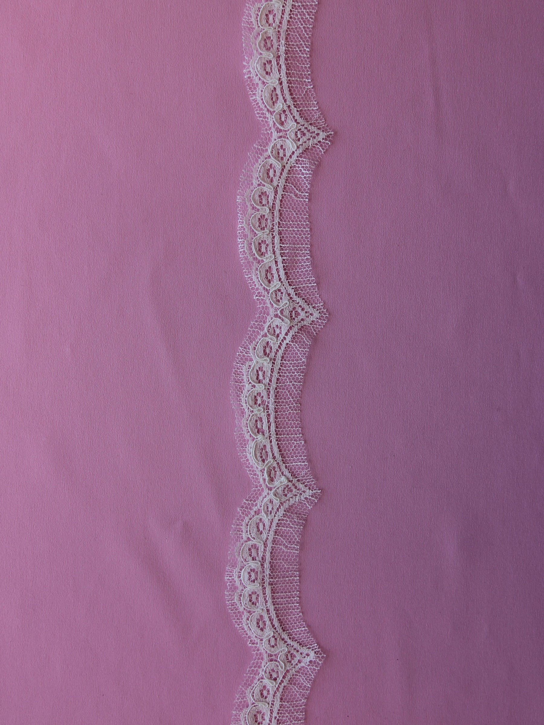 Bordure en dentelle de soie blanche chantilly - Pippi
