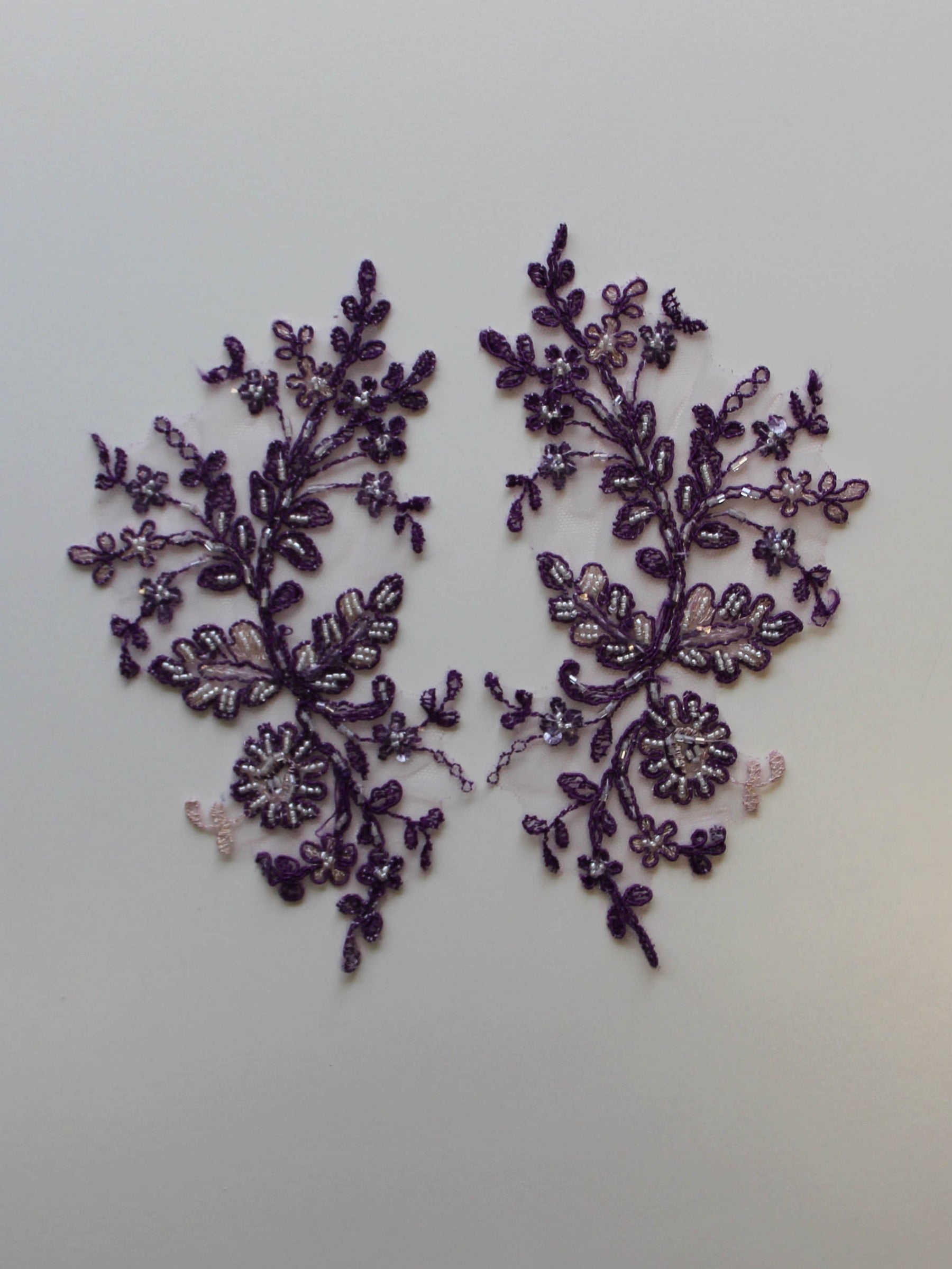 Appliques en dentelle violette – Jessica.