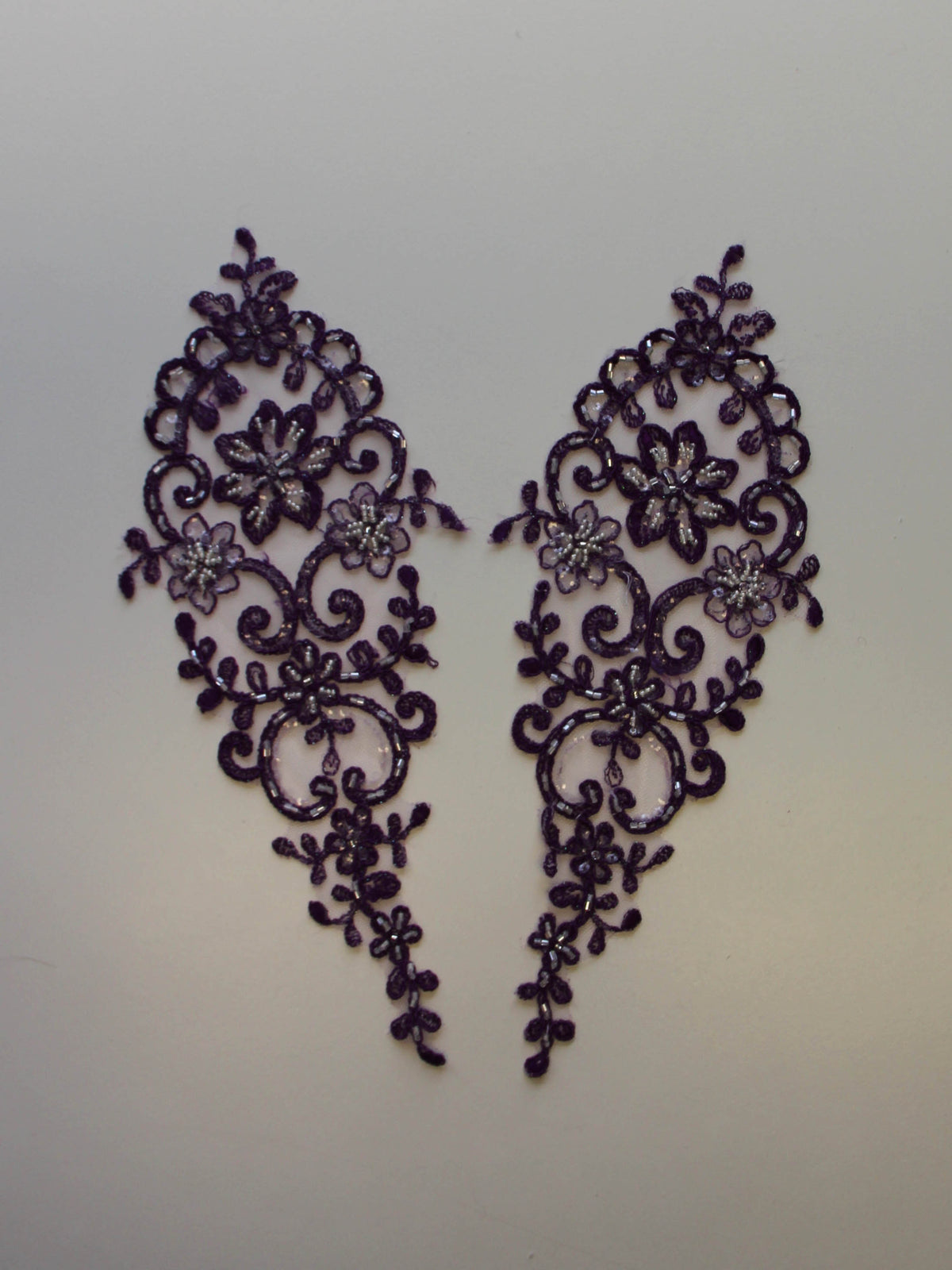 Appliques en dentelle violette – Alexandra.
